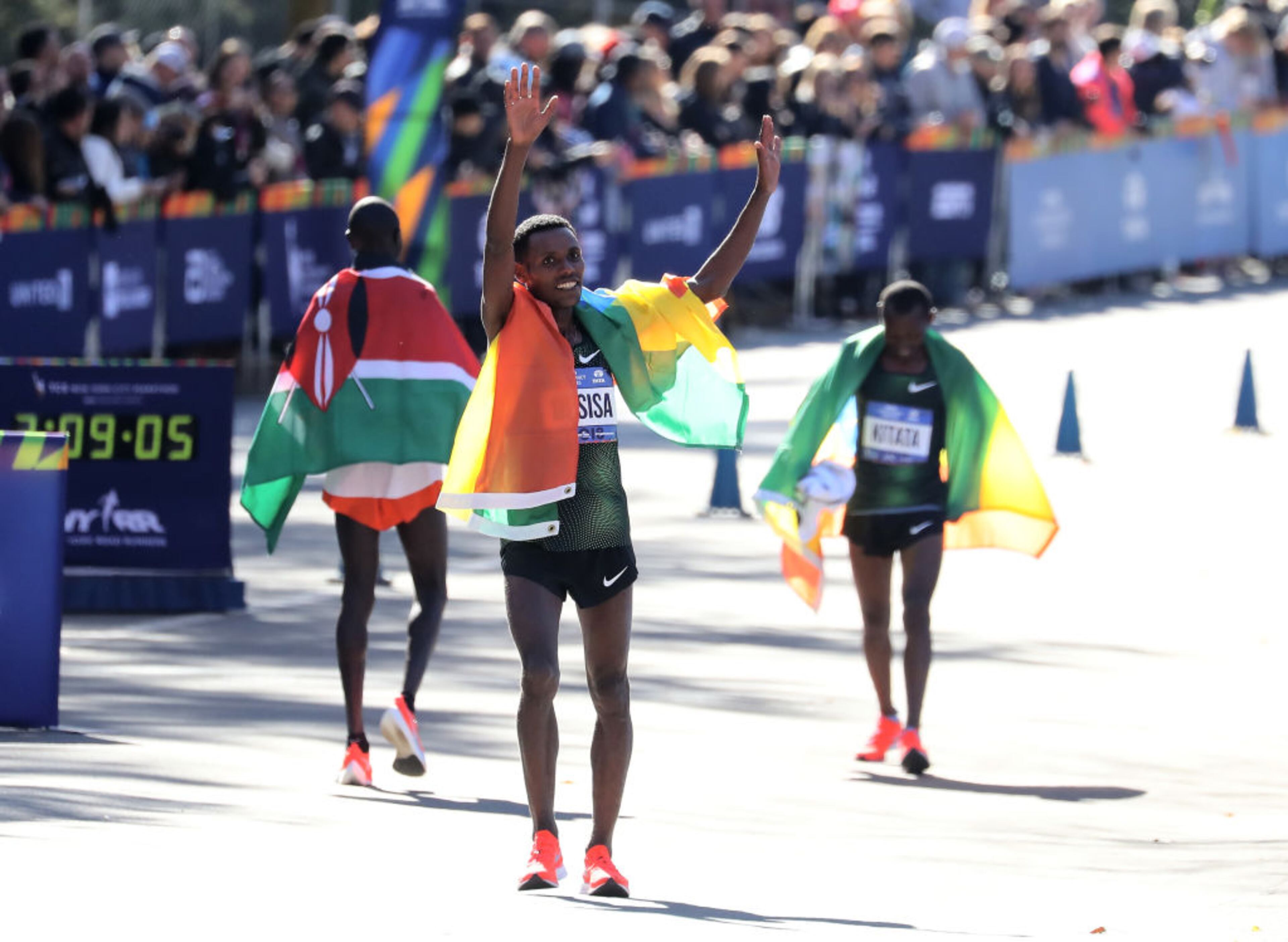 NEW YORK, NY - NOVEMBER 04: Lelisa Desisa of Ethiopia celebrates his first place finish during the 2018 TCS New York City Marathon on November 4, 2018 in Central Park in New York City. (Photo by Elsa/Getty Images)