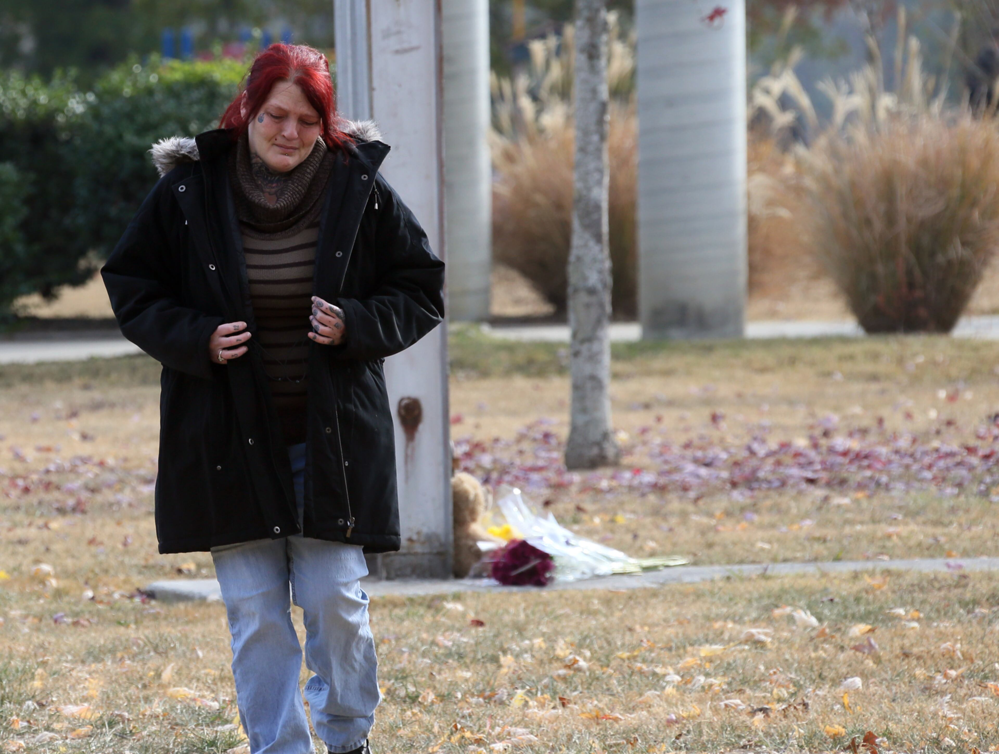 November 22, 2016 - Chattanooga - Michelle Hutto, who said her son was a friend of one of the victims and one of the injured, placed flowers at Woodmore Elementary School. Two teddy bears were placed at the base of the school flag which stood at half mast. At least five children died days before Thanksgiving in a horrific crash in Chattanooga. Bus driver Johnthony Walker, 24, has been charged with five counts of vehicular homicide, reckless endangerment and reckless driving, the Chattanooga Police Department said. BOB ANDRES /BANDRES@AJC.COM