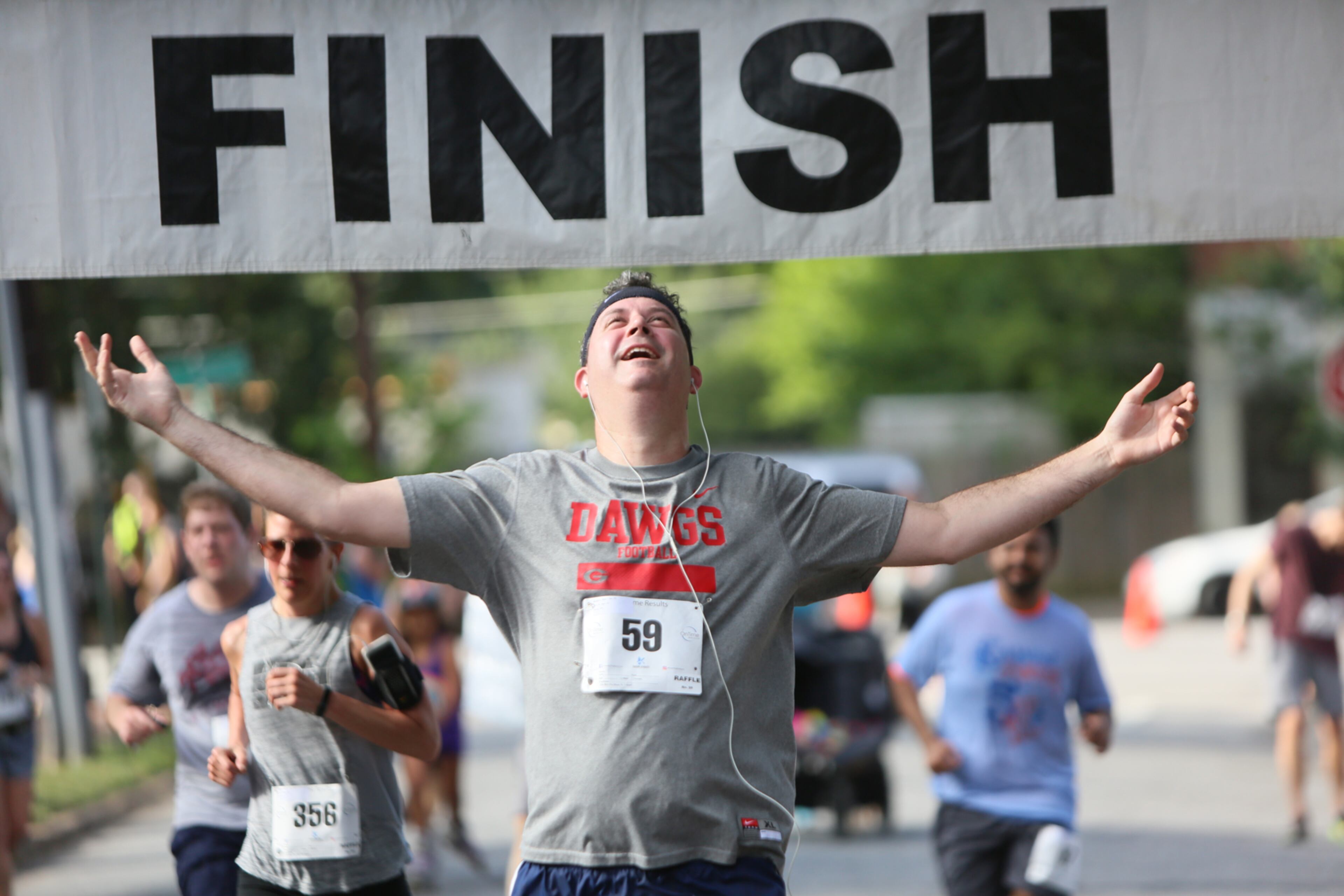 Saturday, May 20, 2017. Dozens of people gather in downtown Kirkwood for the 8th Annual Spring Fling 5K Road Race on Saturday, May 20. The festival had to open more streets for vendors due to the popularity. Music, food and vendors will be in the surroundings of Bessie Branham park all day Saturday and on Sunday the festival feature the Tour of Homes. Miguel Martinez/MundoHispanico