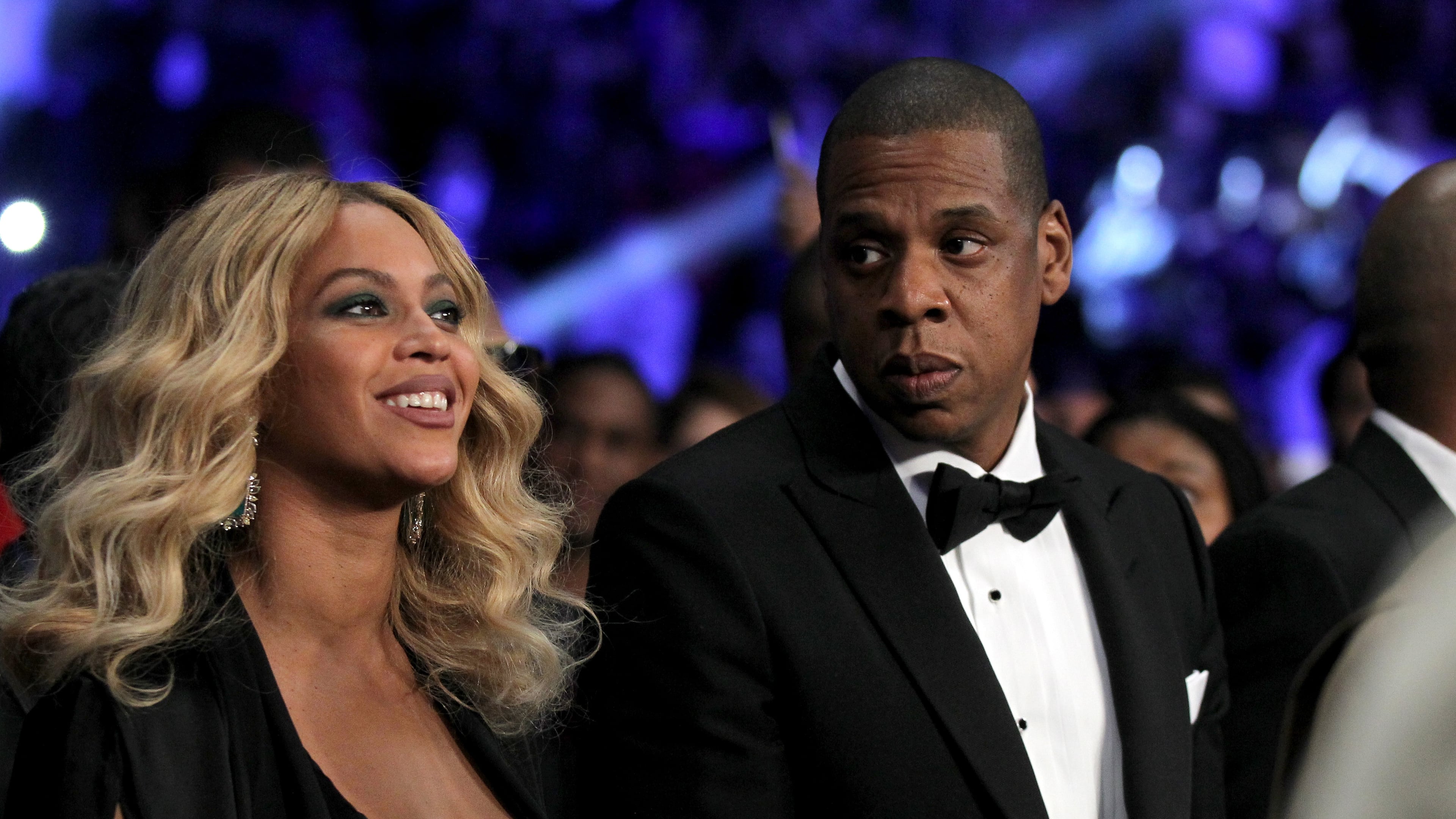 LAS VEGAS, NV - NOVEMBER 21: Beyonce Knowles and Jay-Z look on before Miguel Cotto takes on Canelo Alvarez in their middleweight fight at the Mandalay Bay Events Center on November 21, 2015 in Las Vegas, Nevada. (Photo by Isaac Brekken/Getty Images)