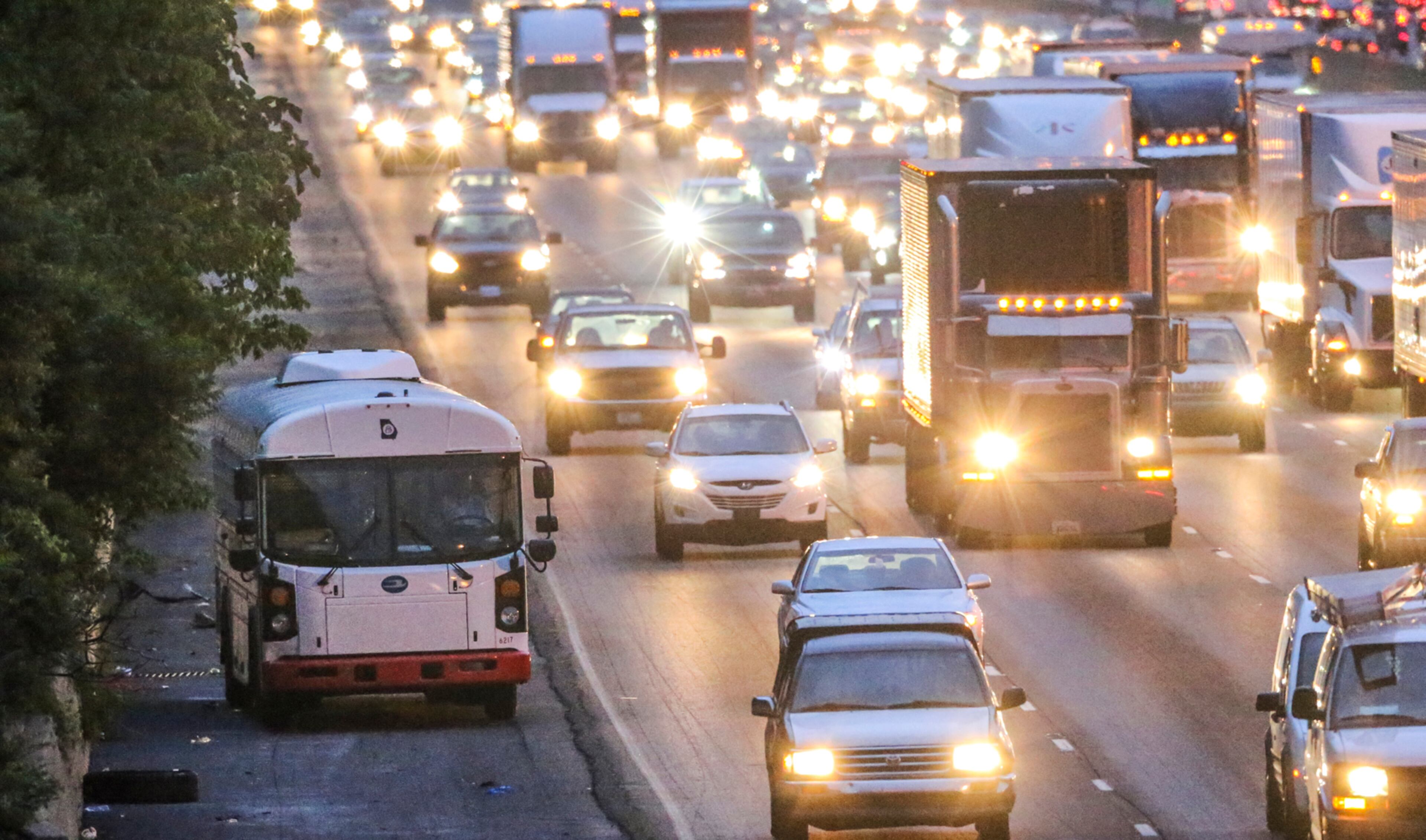 June 6, 2017 Gwinnett County: ÊA large police presence gathered around two Department of Corrections buses that pulled over to the shoulder of southbound I-85 just before Jimmy Carter Blvd. Tuesday, June 6, 2017 the WSB 24-hour Traffic Center reported. The incident occurred before 6 a.m. and led to traffic delays in the area. One of the two buses later left the scene and the police leaving the one bus. No further information was made available. JOHN SPINK/JSPINK@AJC.COM