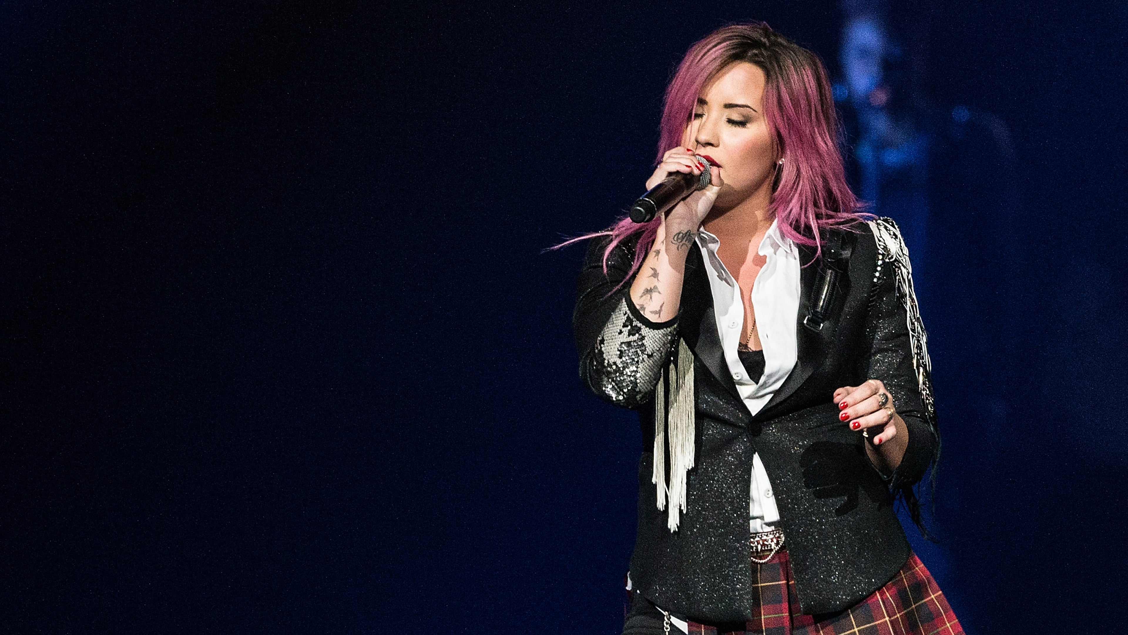 VANCOUVER, BC - FEBRUARY 09: Demi Lovato performs 'The Neon Lights Tour' opener at Rogers Arena on February 9, 2014 in Vancouver, Canada. (Photo by Andrew Chin/Getty Images)