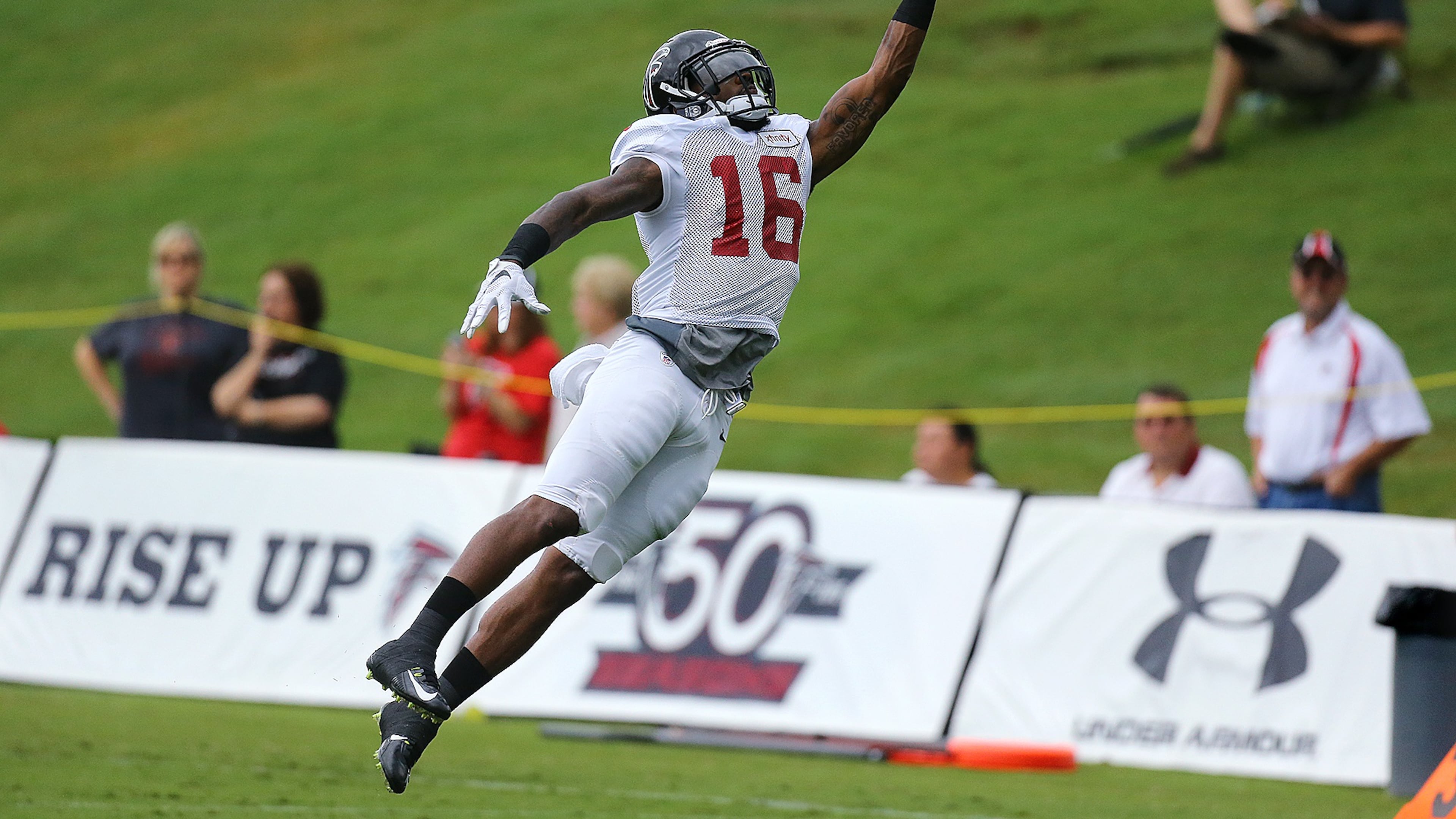 081815 FLOWERY BRANCH: Falcons rookie wide receiver Justin Hardy makes a leaping one handed catch during team practice on Tuesday, August, 18, 2015, in Flowery Branch. Curtis Compton / ccompton@ajc.com