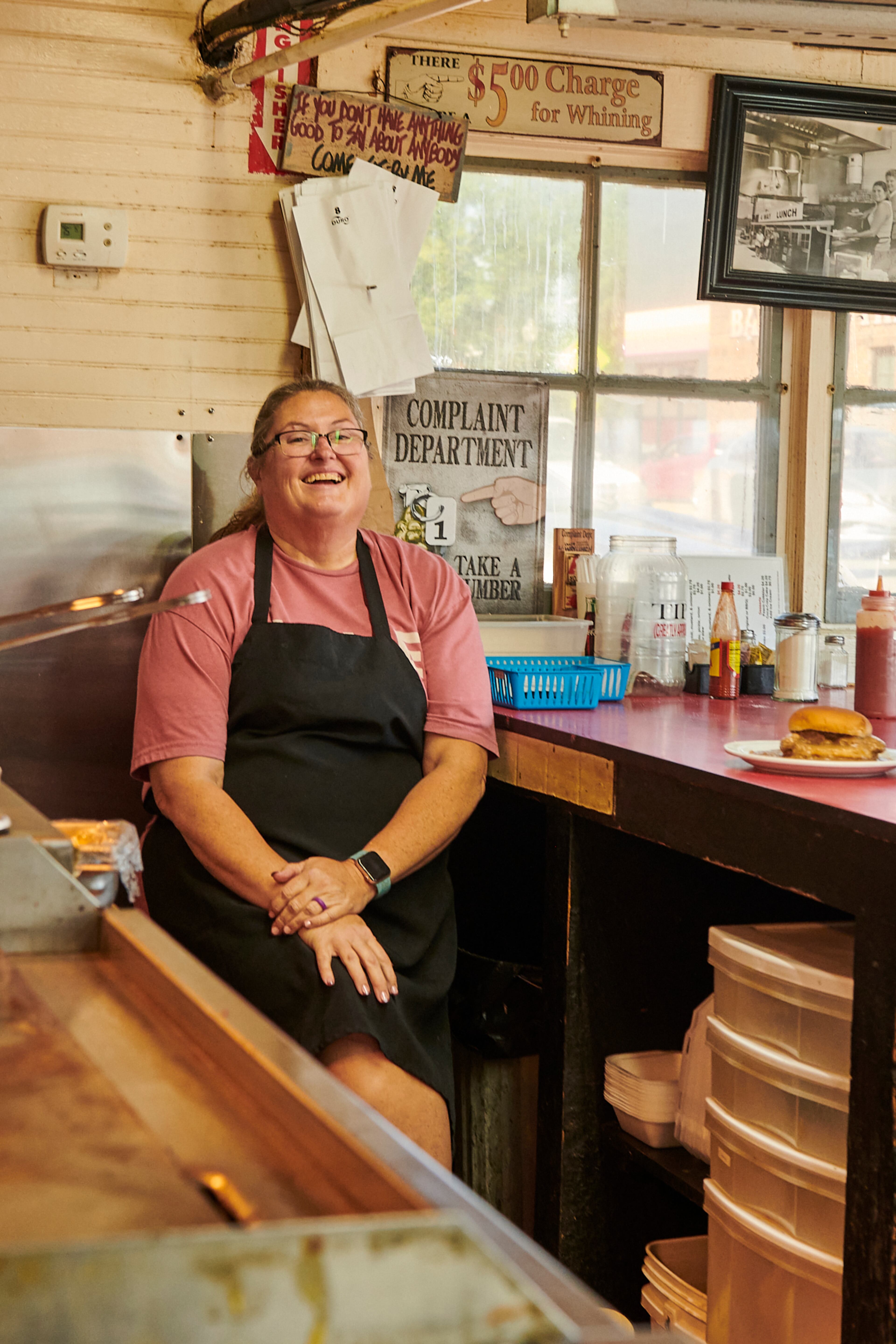 Staffer Tonya Vicera takes a break at the 4 Way Lunch in Cartersville. (Greg Rannells for The Atlanta Journal-Constitution)