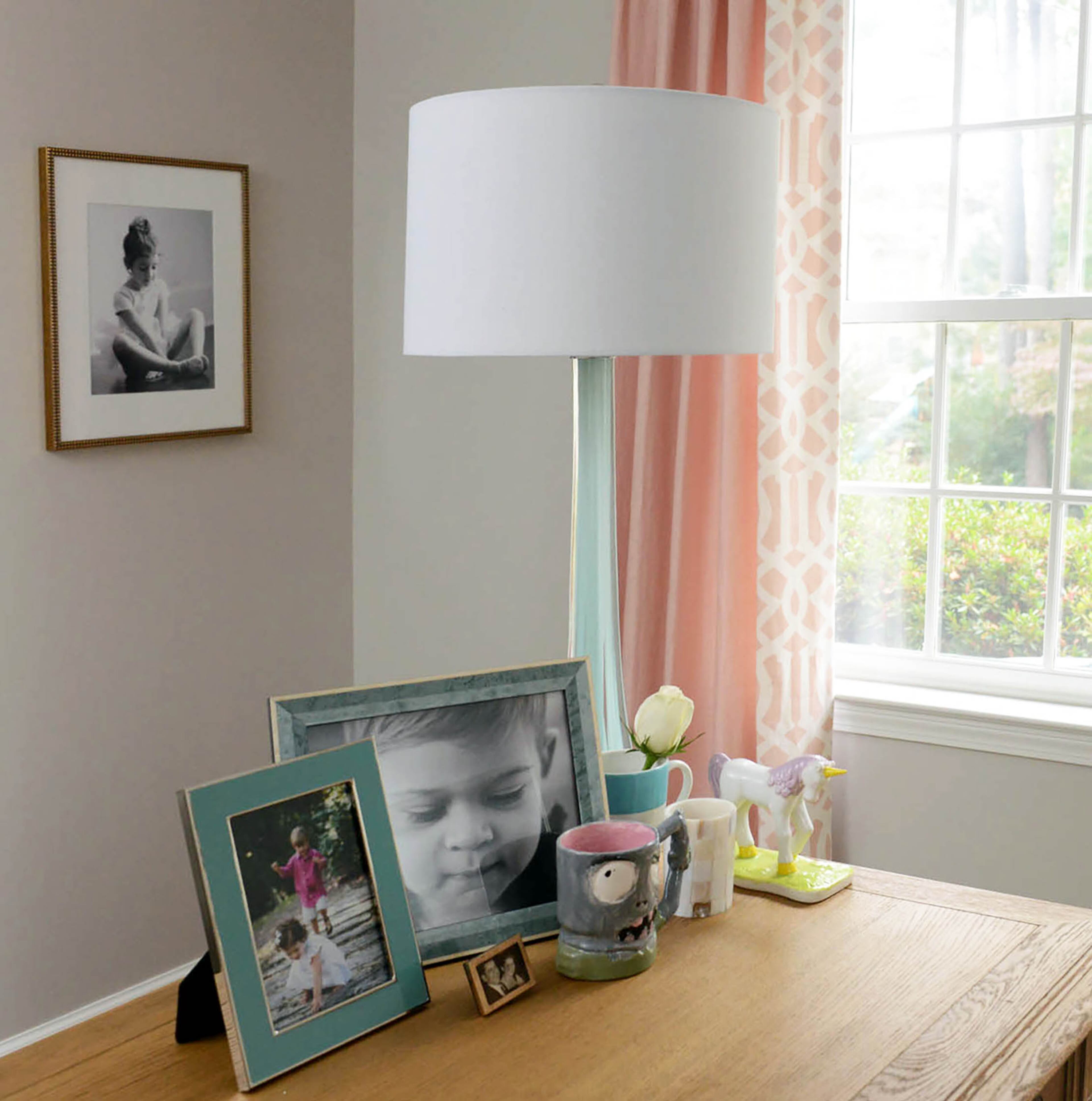 In Kim Harrelsonââ¬â¢s home office she mixes feminine flair with her love of ocean hues, like the lamps from HomeGoods. She also has portraits of her two children in her office, shot by Kim Busby Photography and Sarah Esther Photography. Text by Shannon Dominy/Fast Copy News Service.
(Christopher Oquendo/www.ophotography.com)