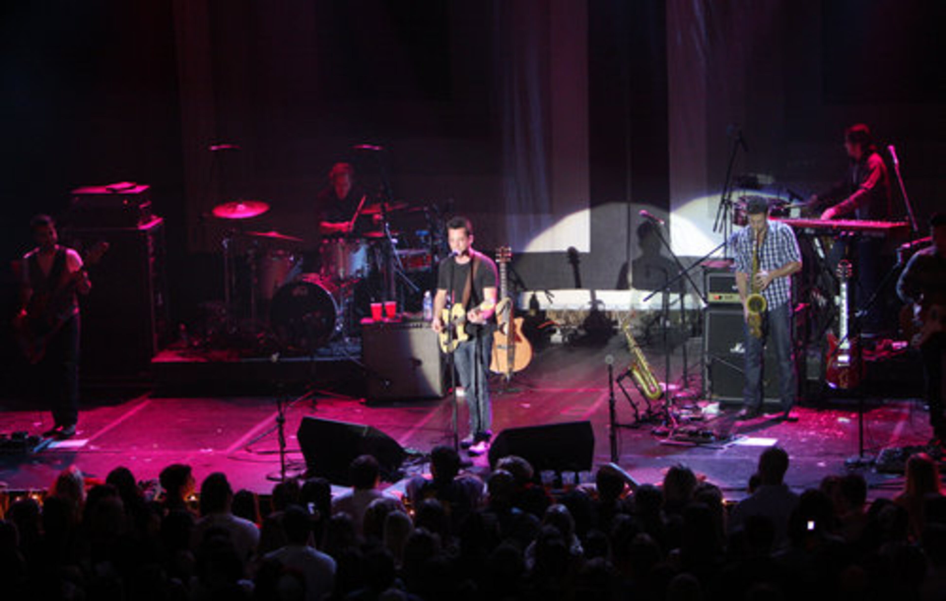 Headliner O.A.R. on stage.