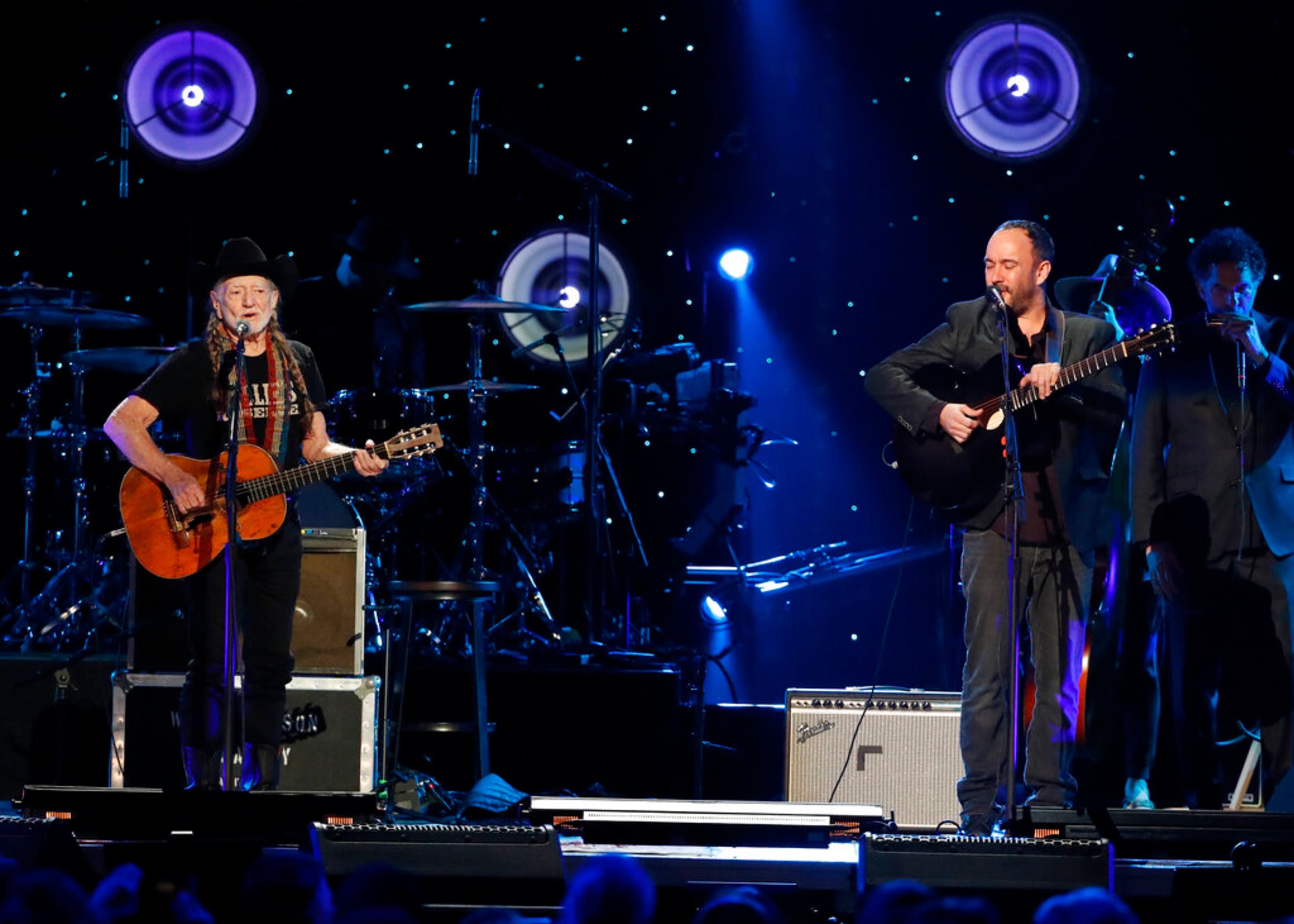 Dave Matthews, right, and Willie Nelson perform at Willie: Life & Songs Of An American Outlaw at Bridgestone Arena on Saturday, Jan. 12, 2019, in Nashville, Tenn. (Photo by Al Wagner/Invision/AP)