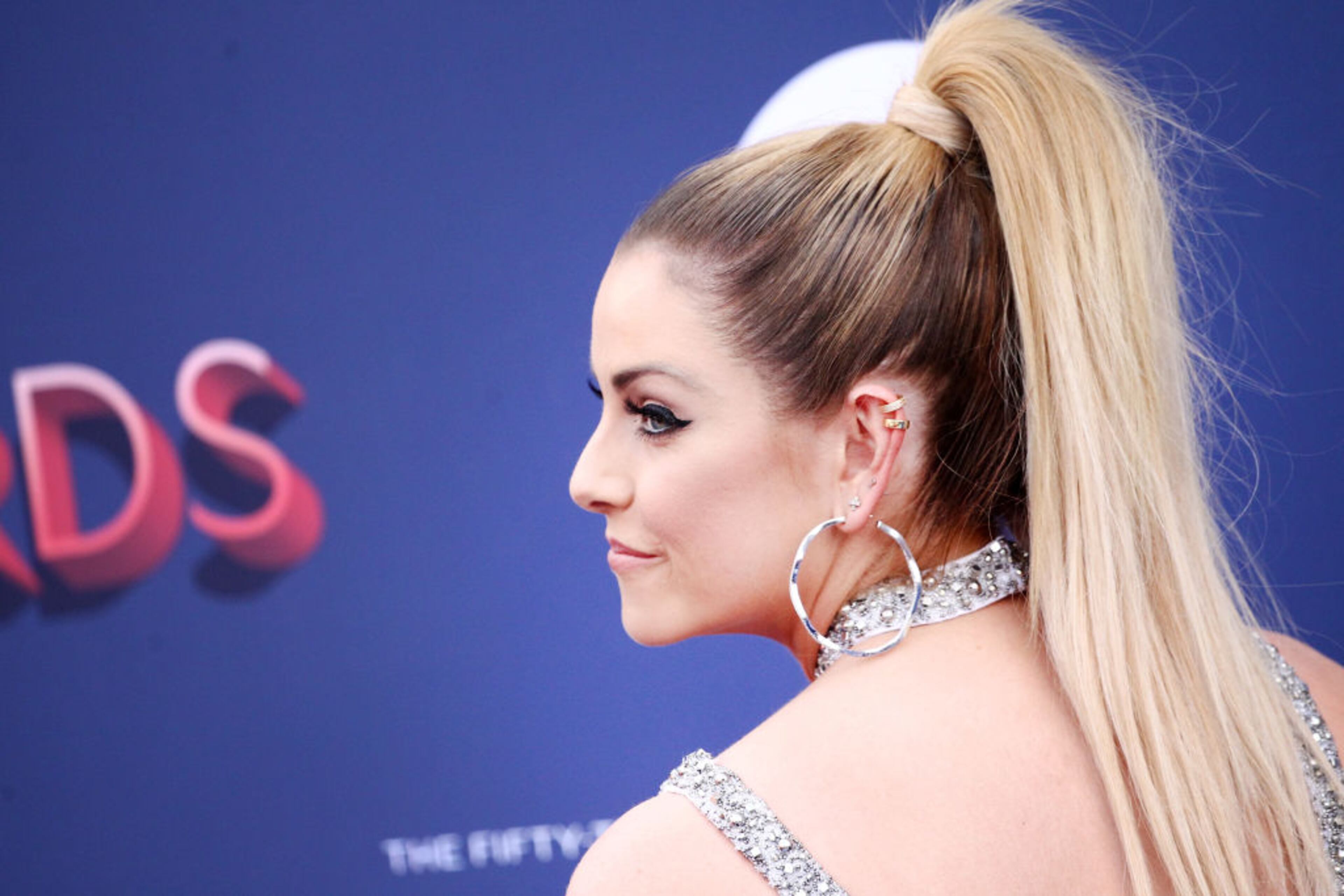 LAS VEGAS, NV - APRIL 15: Lindsay Ell, hair, earring, and fashion details, attends the 53rd Academy of Country Music Awards at MGM Grand Garden Arena on April 15, 2018 in Las Vegas, Nevada (Photo by Tommaso Boddi/Getty Images)