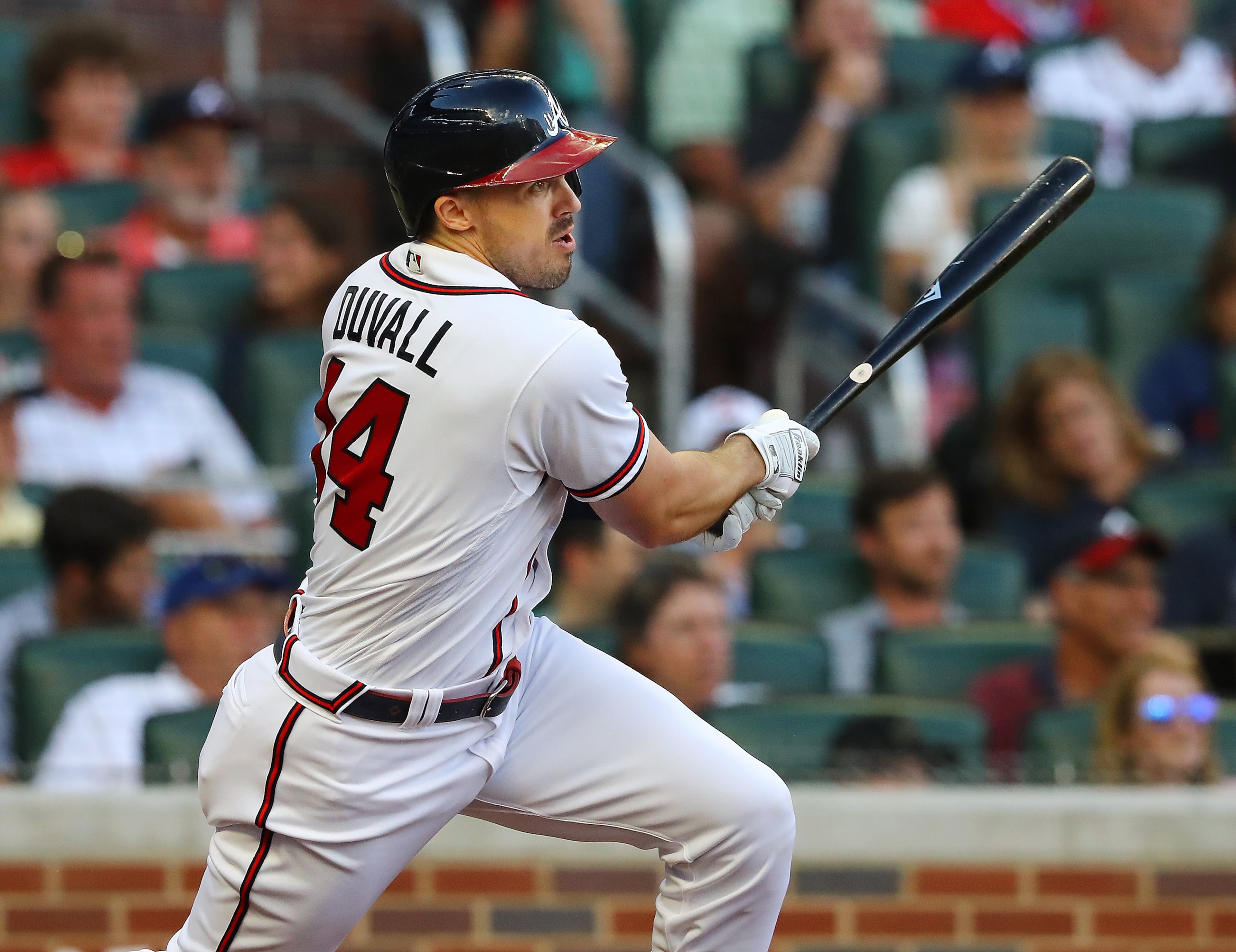 060922 Atlanta: Atlanta Braves outfielder Adam Duvall hits a RBI single to score Travis d'Arnaud to take a 1-0 lead over the Pittsburgh Pirates during the second inning in a MLB baseball game on Thursday, June 9, 2022, in Atlanta. “Curtis Compton / Curtis.Compton@ajc.com”