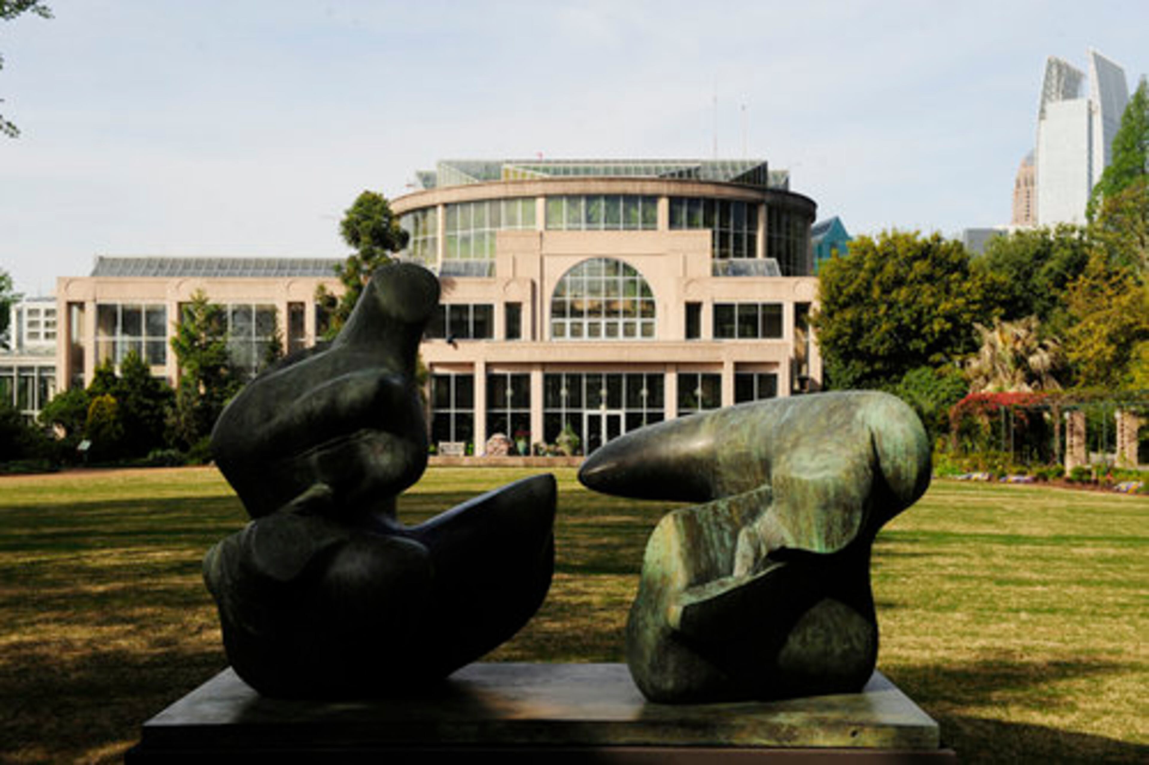 The Atlanta Botanical Garden has lined up some impressive "SunTrust Concerts in the Garden" for 2009. The facility will also get the chance to show off its newly expanded gardens, including the new parking area, entrance, visitor center and a new exhibition of Henry Moore's monumental sculptures, including the one in this photo. Here are the artists who'll be performing....