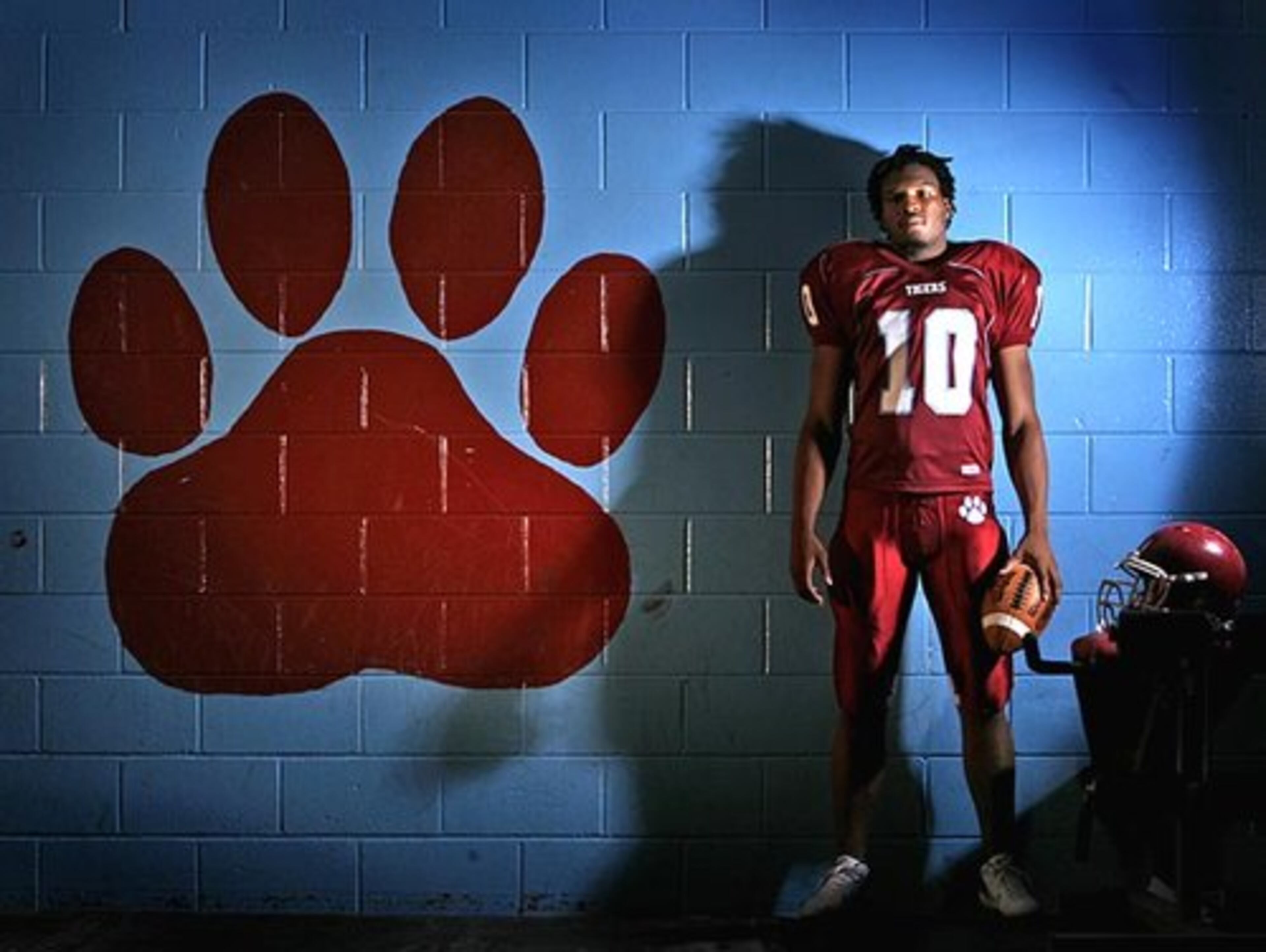 Jarvis Jones, LB, Carver-Columbus: Had 157 tackles, 17 tackles for losses and returned three fumbles for touchdowns last season. All-state in Class AAA as a junior. Runs 40-yard dash in 4.55 seconds. Considered among the top five outside linebackers nationally by several recruiting services. Strengths include his great burst and relentlessness.