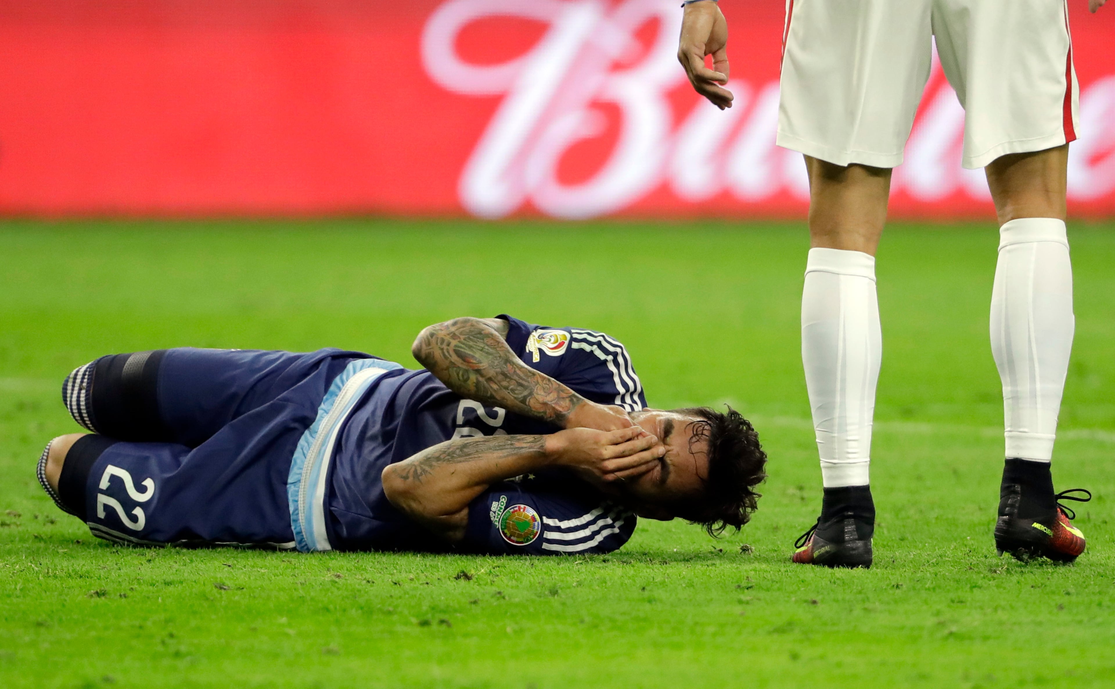 Argentina Ezequiel Lavezzi (22) goes down after a collision with United States goalkeeper Brad Guzan during a Copa America Centenario semifinal soccer match Tuesday, June 21, 2016, in Houston. (AP Photo/David J. Phillip)