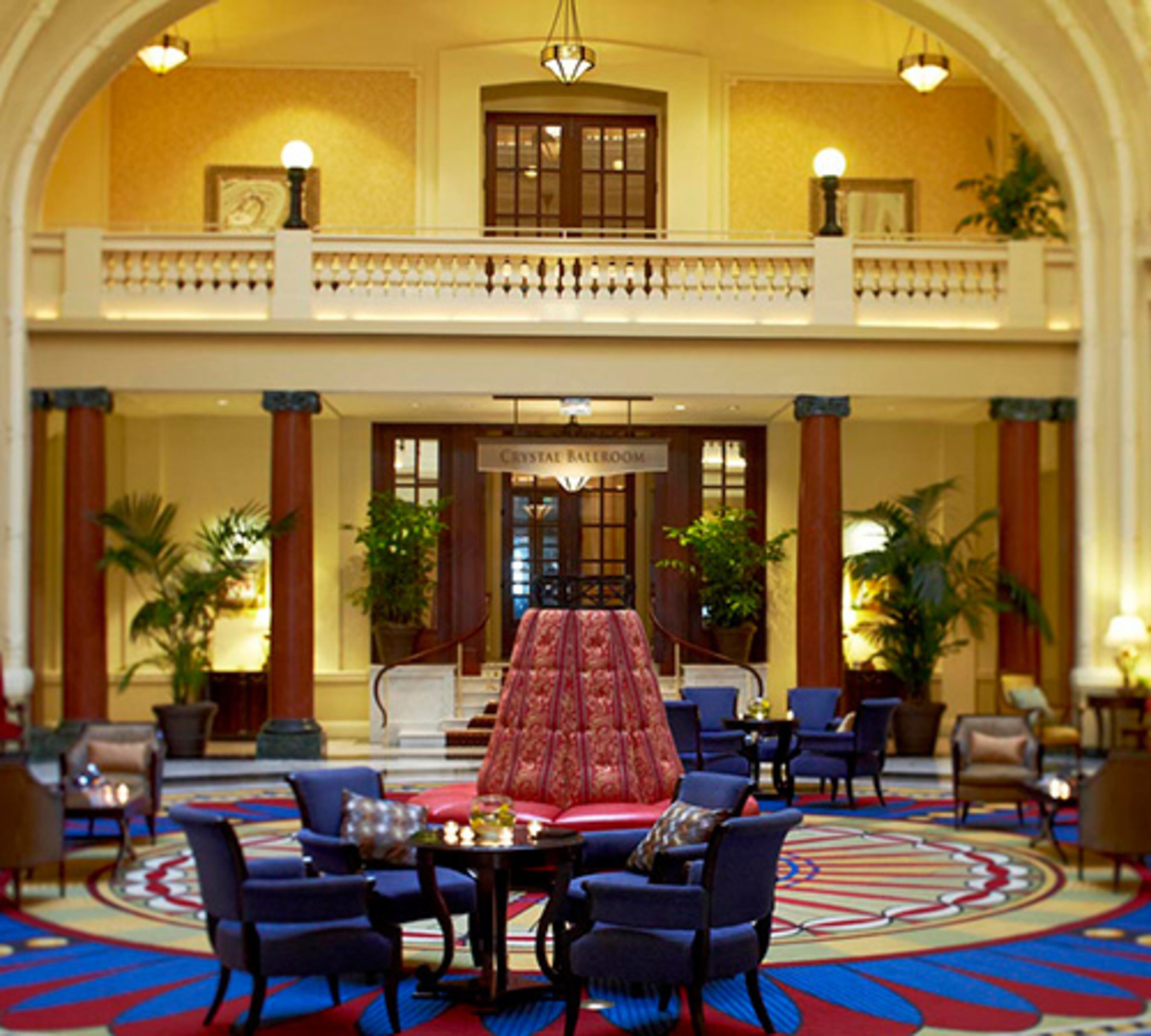 First opened in 1852, the Battle House has been restored to its majestic beauty. This downtown hotel has great dining, bars, spa, meeting rooms and some of the best guest satisfaction for both leisure and business guests. 238 guest rooms.