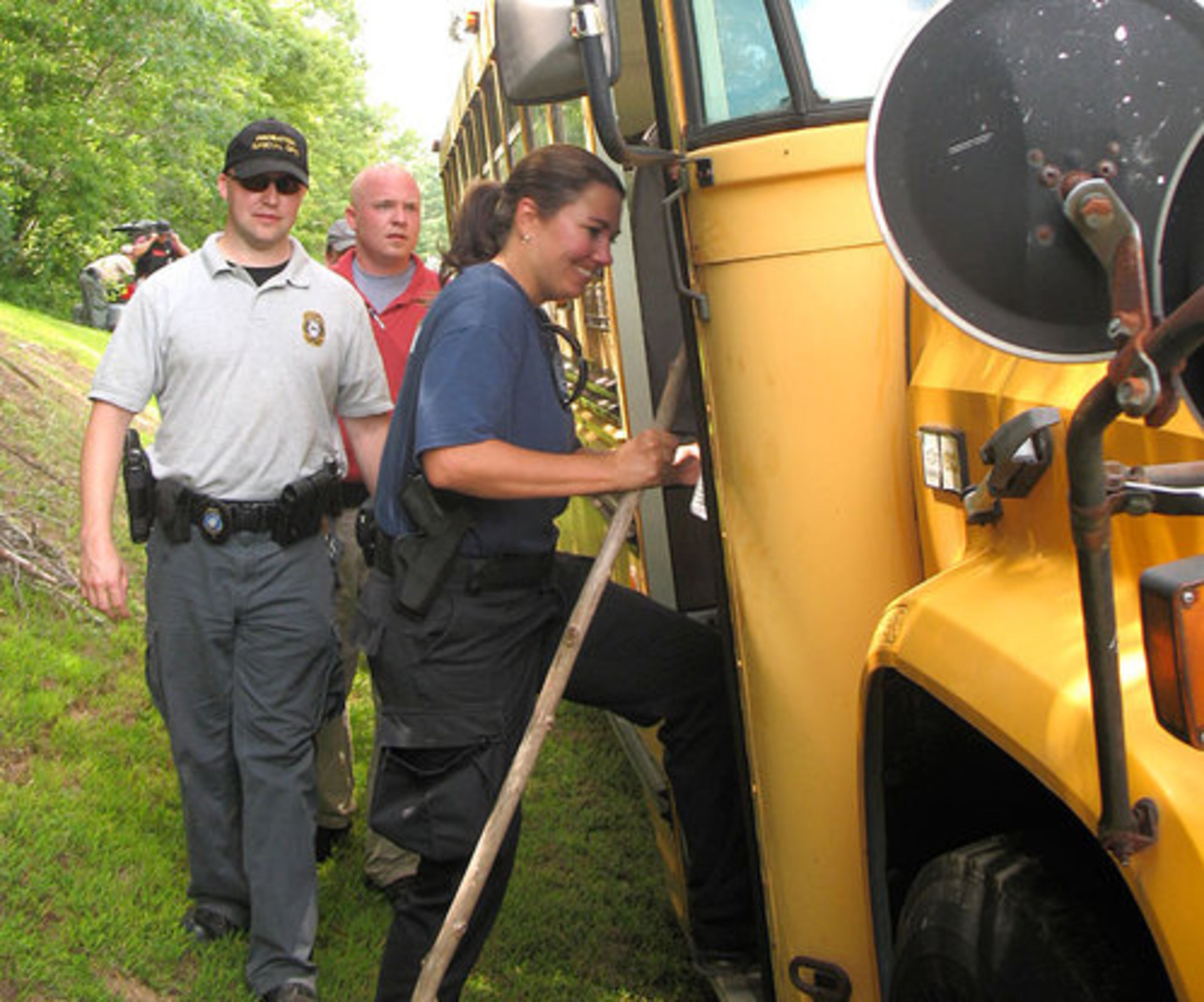 More than 100 searchers from 17 agencies looked for Kristi Cornwell on Sunday, 5 days after she was abducted