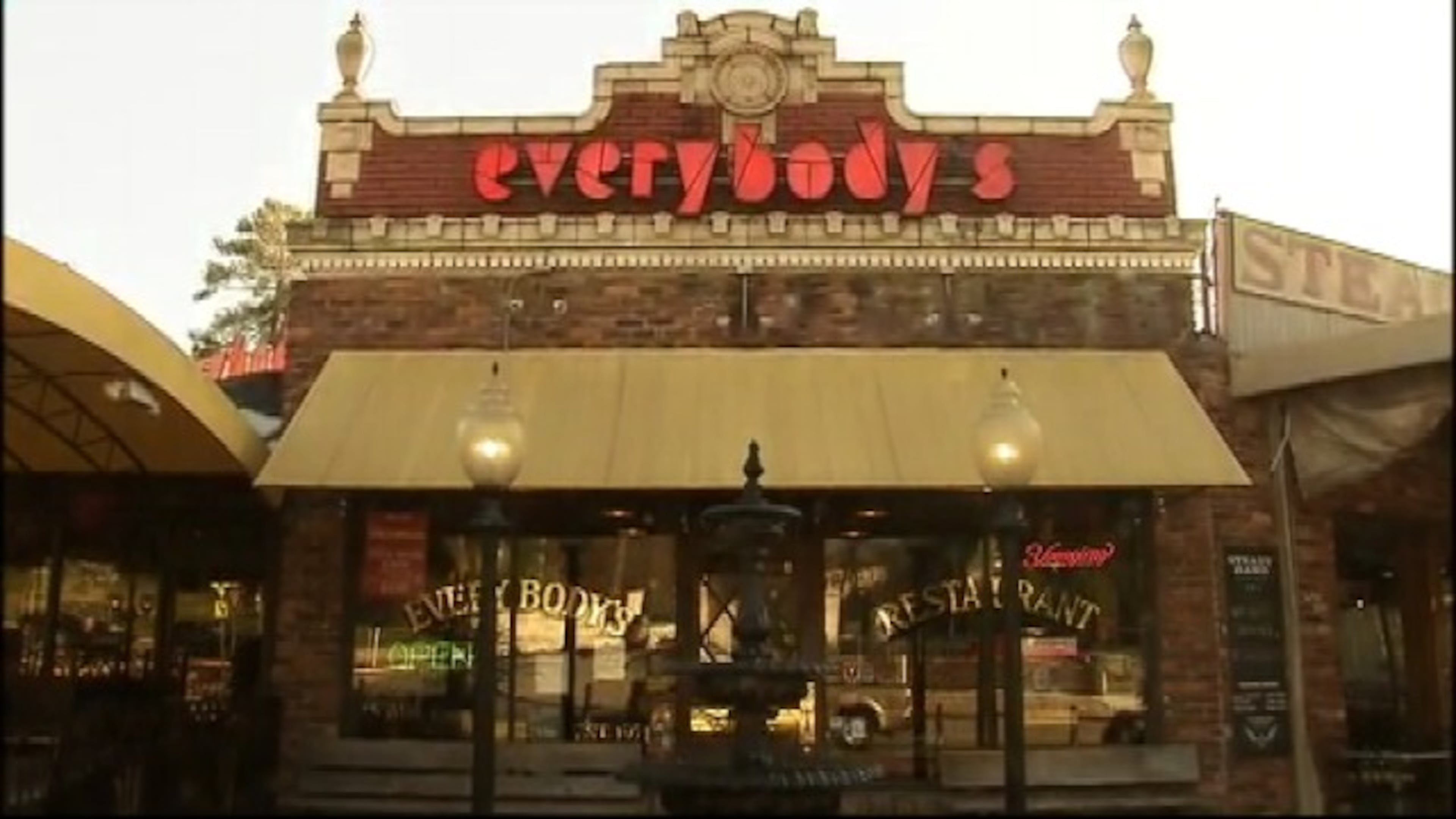 Everybody's PIzza closed in 2013.