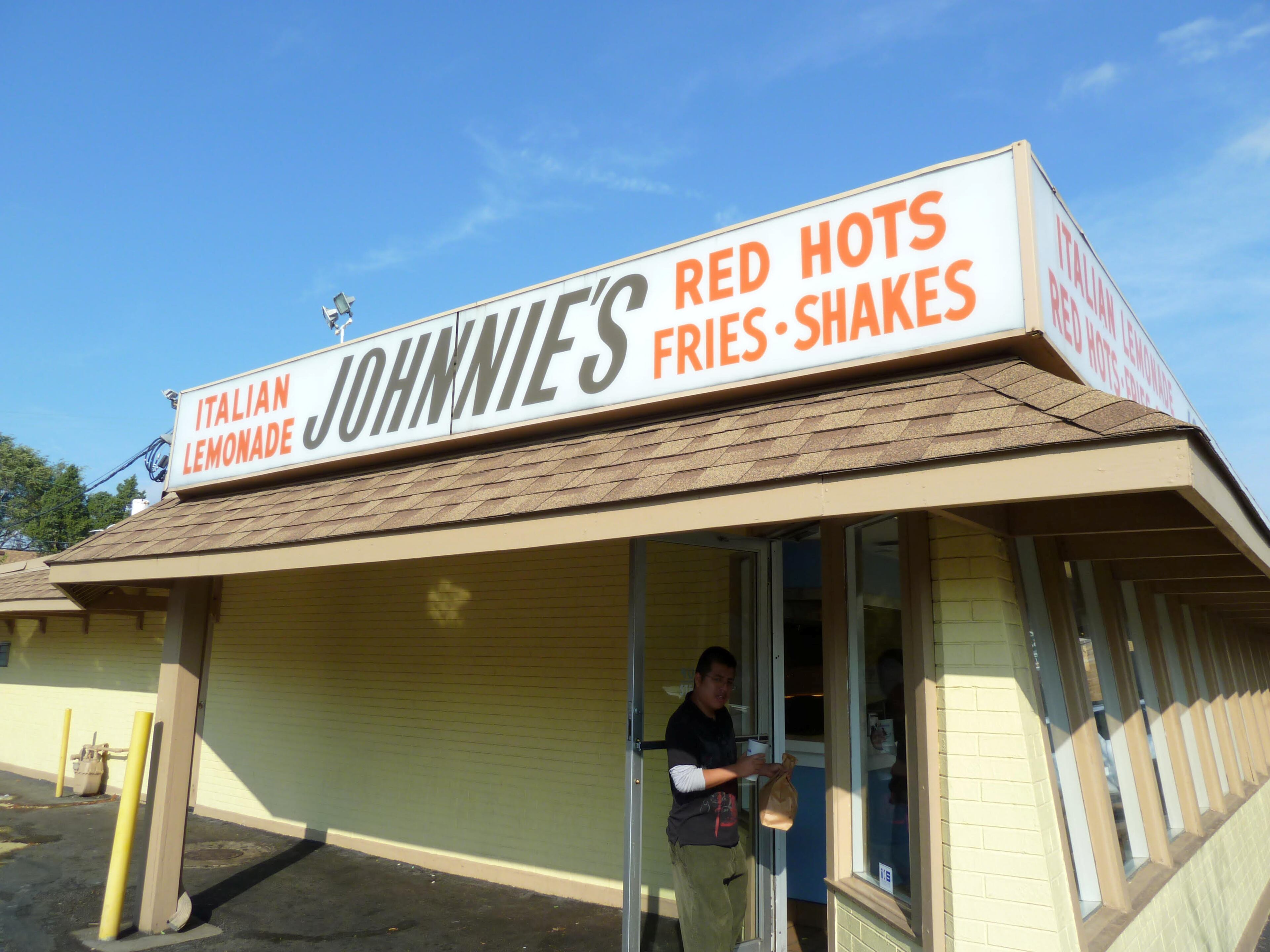 Johnnie’s Beef in Elmwood Park, Illinois, draws beef lovers from all over metro Chicago. Courtesy of Michael Gebert