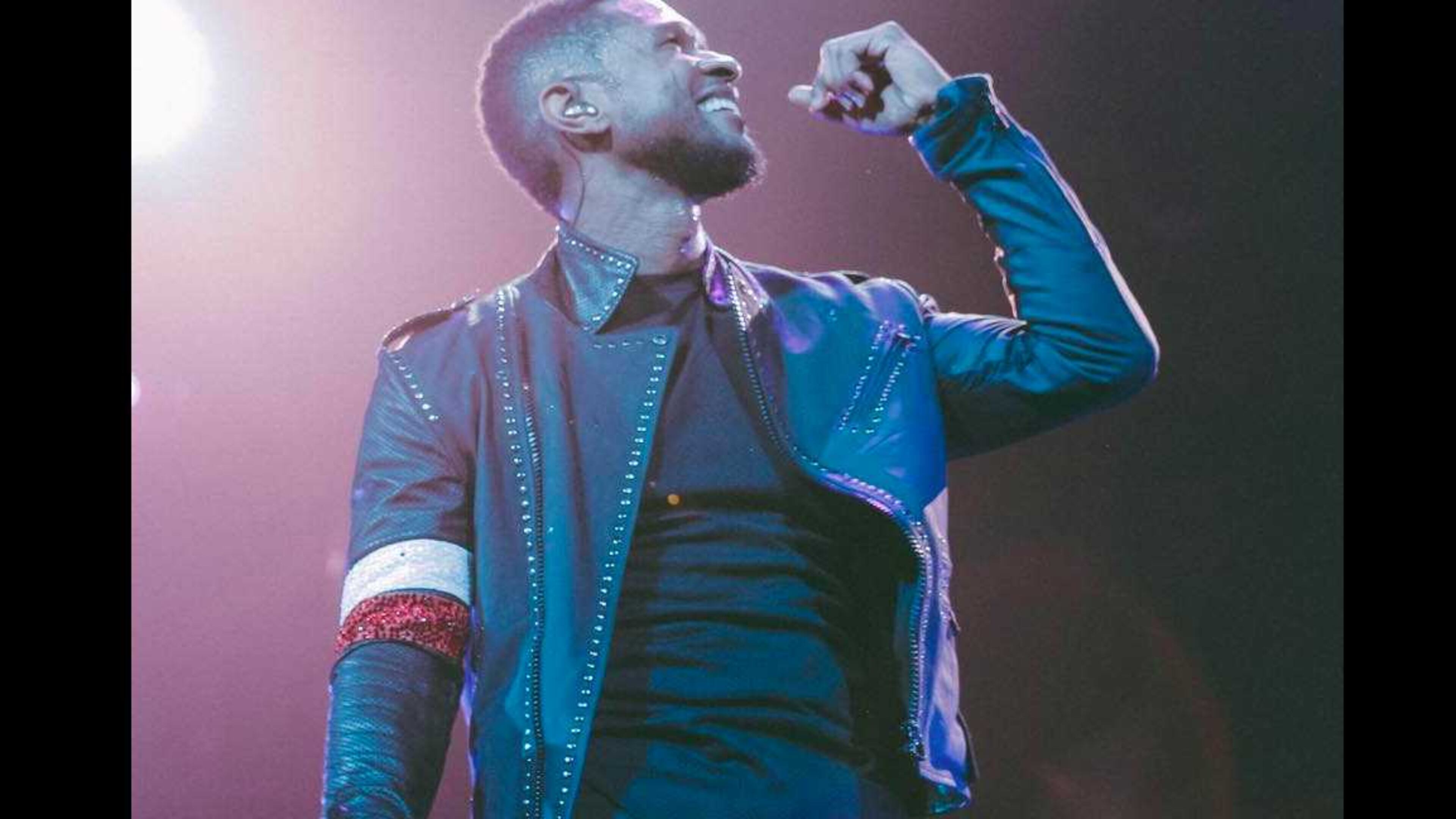 Artist Usher Raymond stopped by Ron Clark Academy.