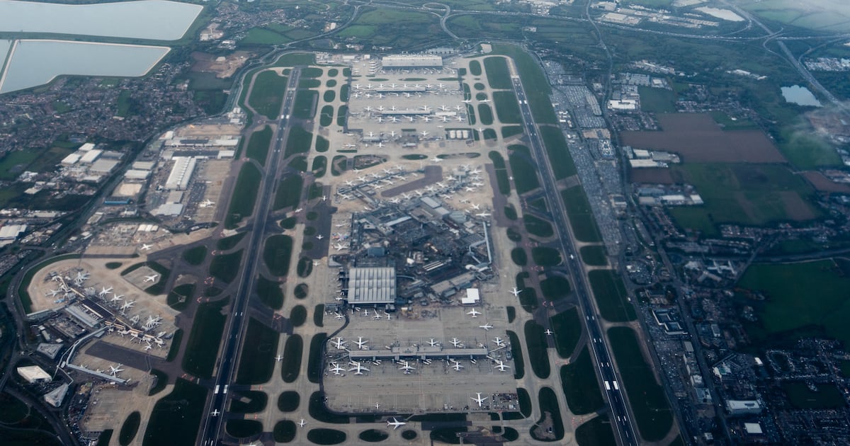 Travel chaos at UK airports as over 600 flights canceled due to air traffic control issue