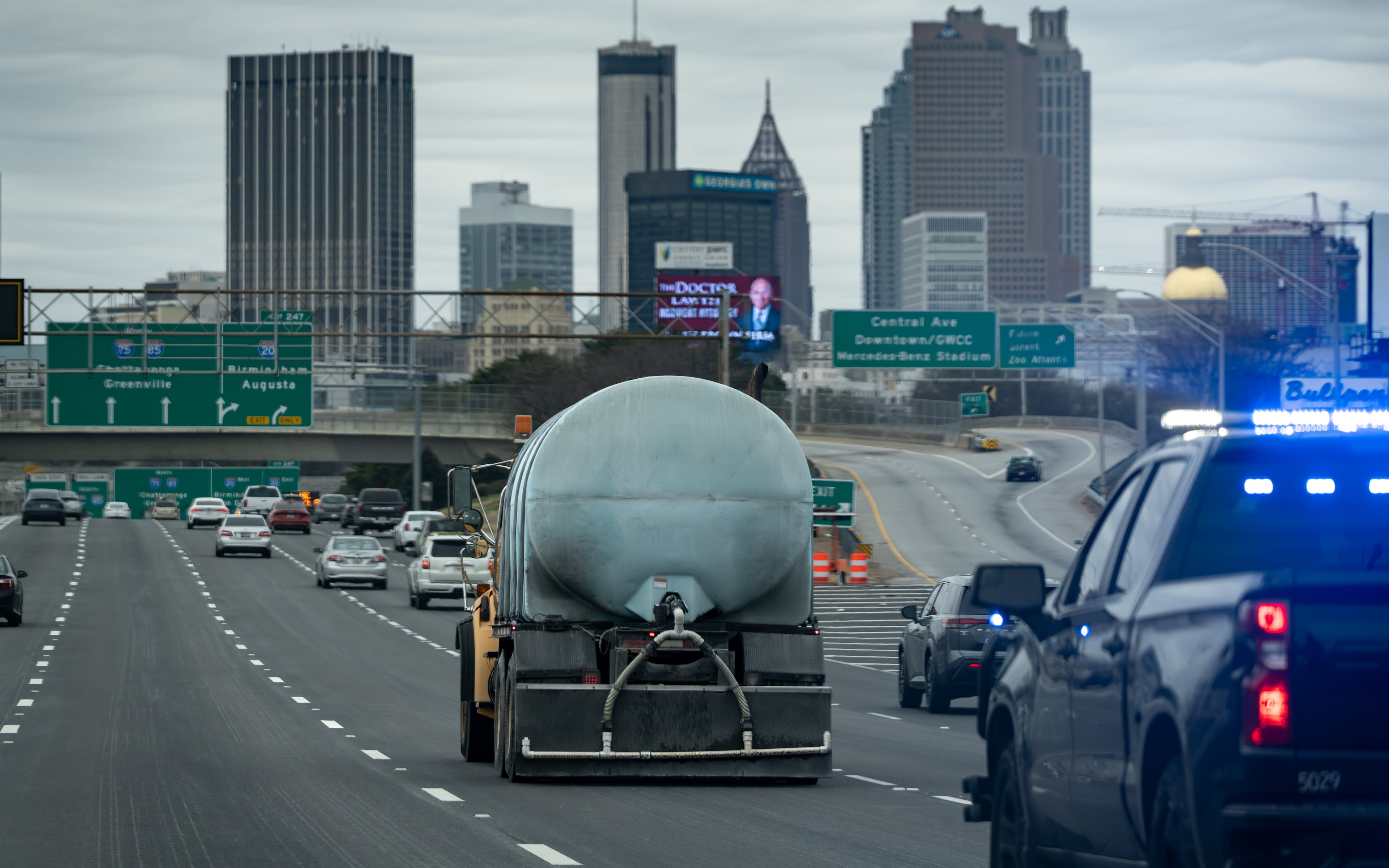 A Georgia Department of Transportation brine truck travels up the connector toward downtown Atlanta, Saturday, Jan 24, 2026. (Ben Hendren for the AJC)