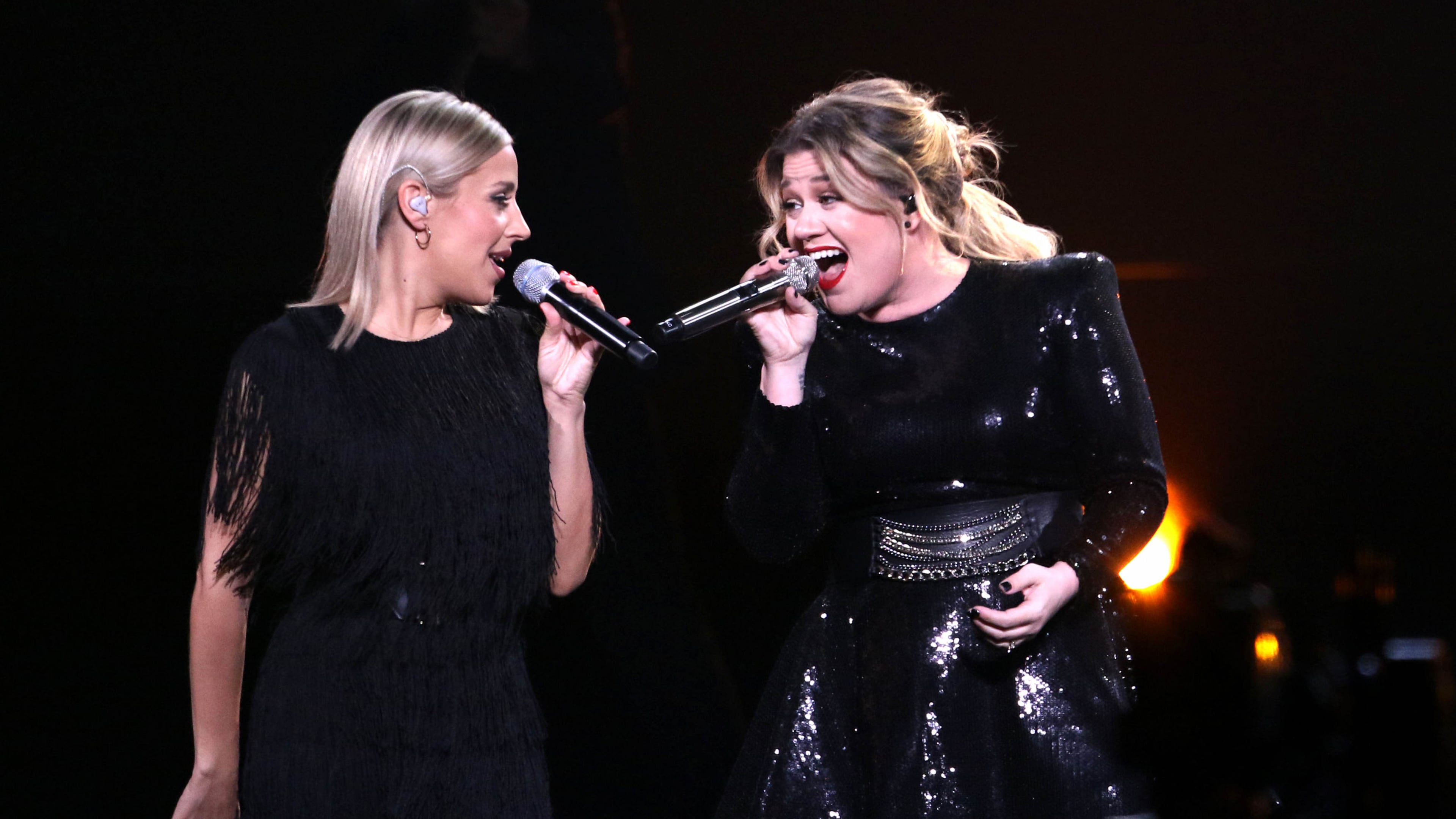 Kelly Clarkson with backup singer Jessi Collins.