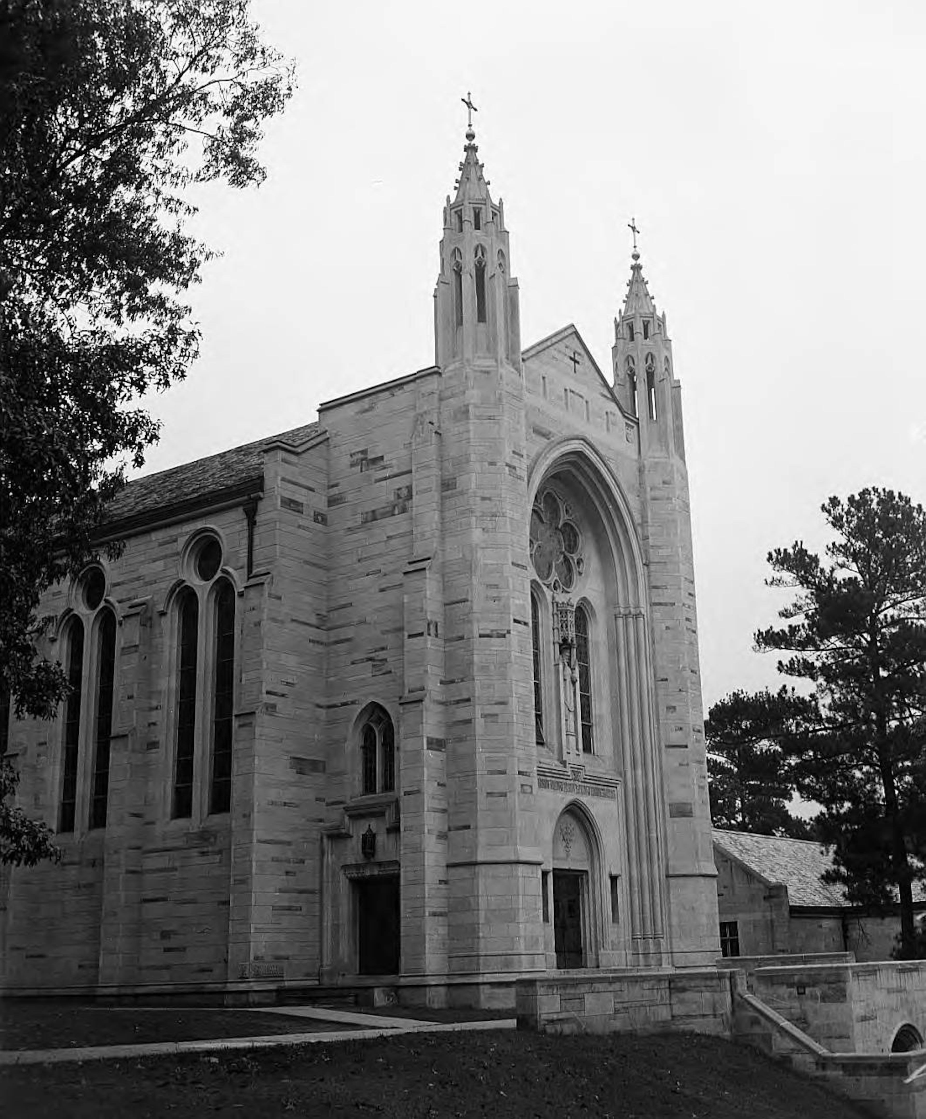 The Cathedral of Christ the King in Atlanta in 1944, just five years after the building was dedicated. LBGPF2-024a, Lane Brothers Commercial Photographers Photographic Collection, 1920-1976. Photographic Collection, Special Collections and Archives, Georgia State University Library.