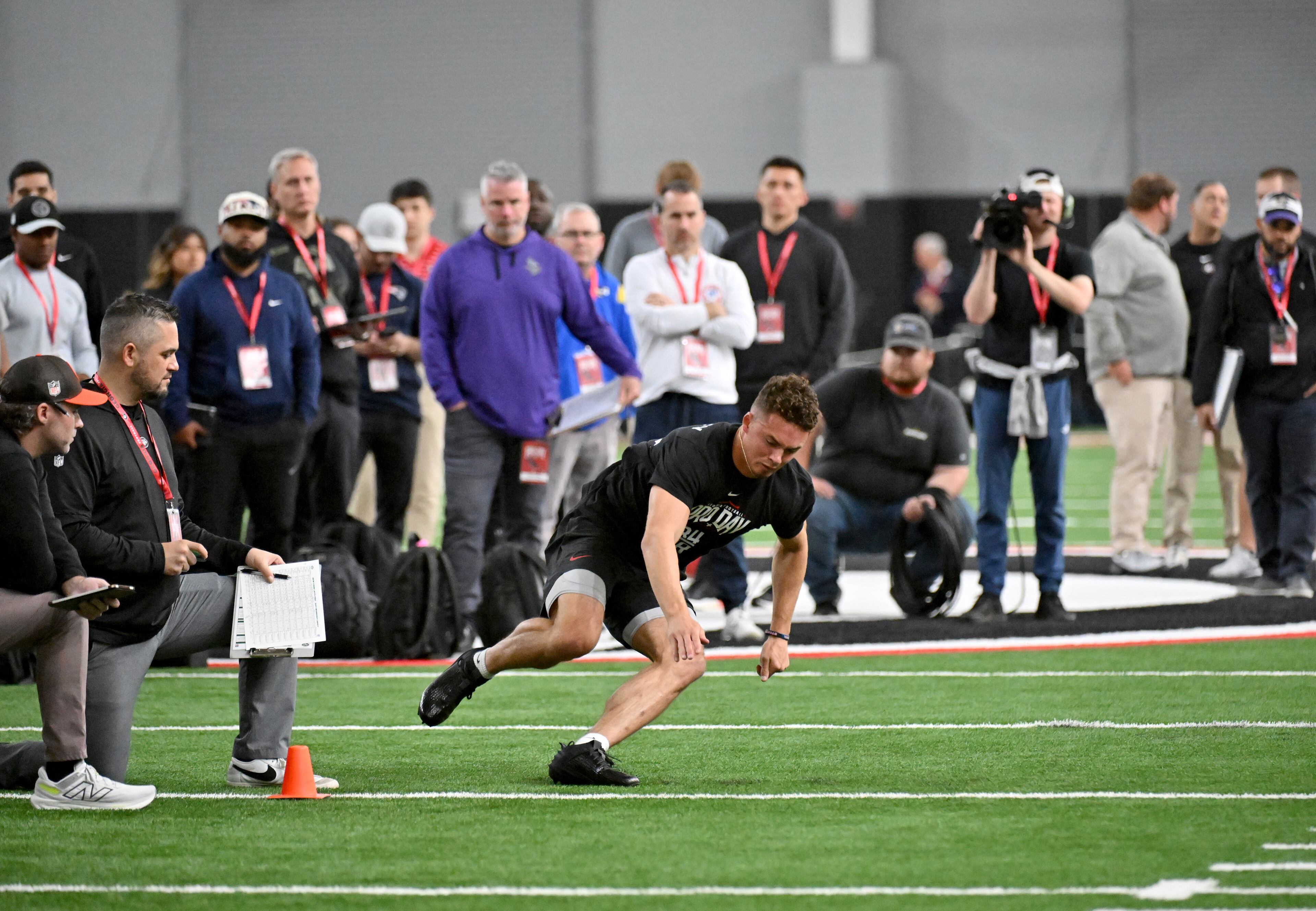 Georgia wide receiver Ladd McConkey runs football drills in front of coaches and scouts during Georgia Pro Day at Payne Indoor Athletic Facility, Wednesday, Mar. 13, 2024, in Athens. (Hyosub Shin / Hyosub.Shin@ajc.com)