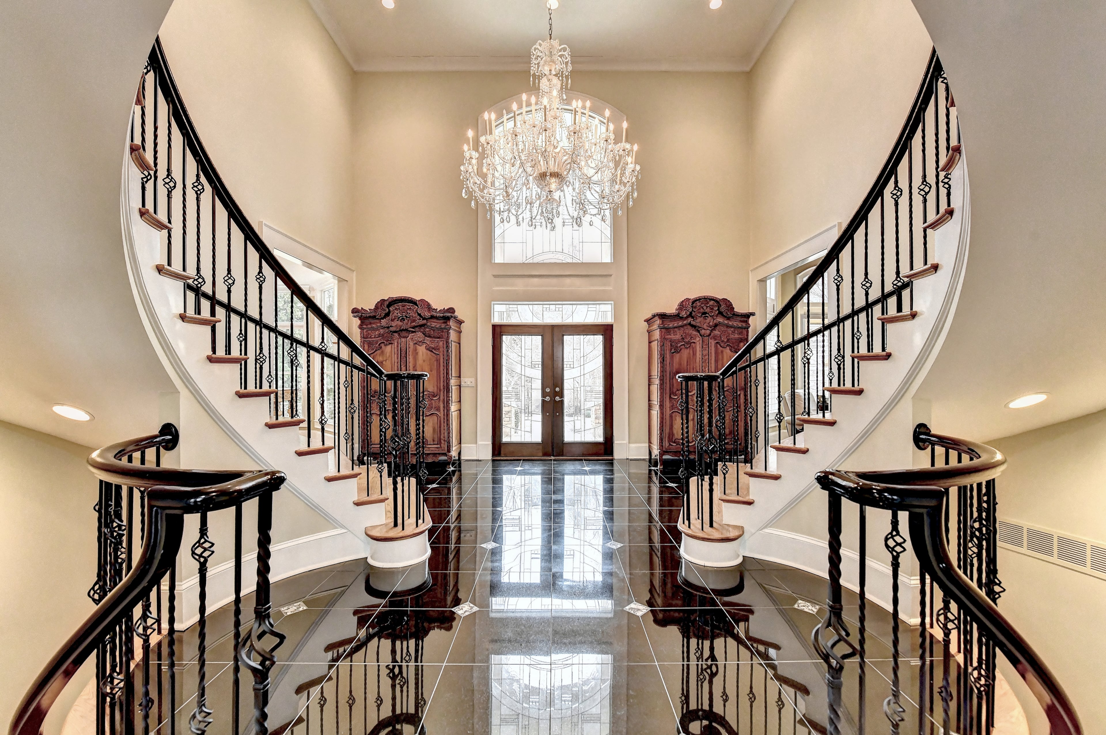 This Dawsonville mansion is one of the most luxurious offerings on the Georgia market