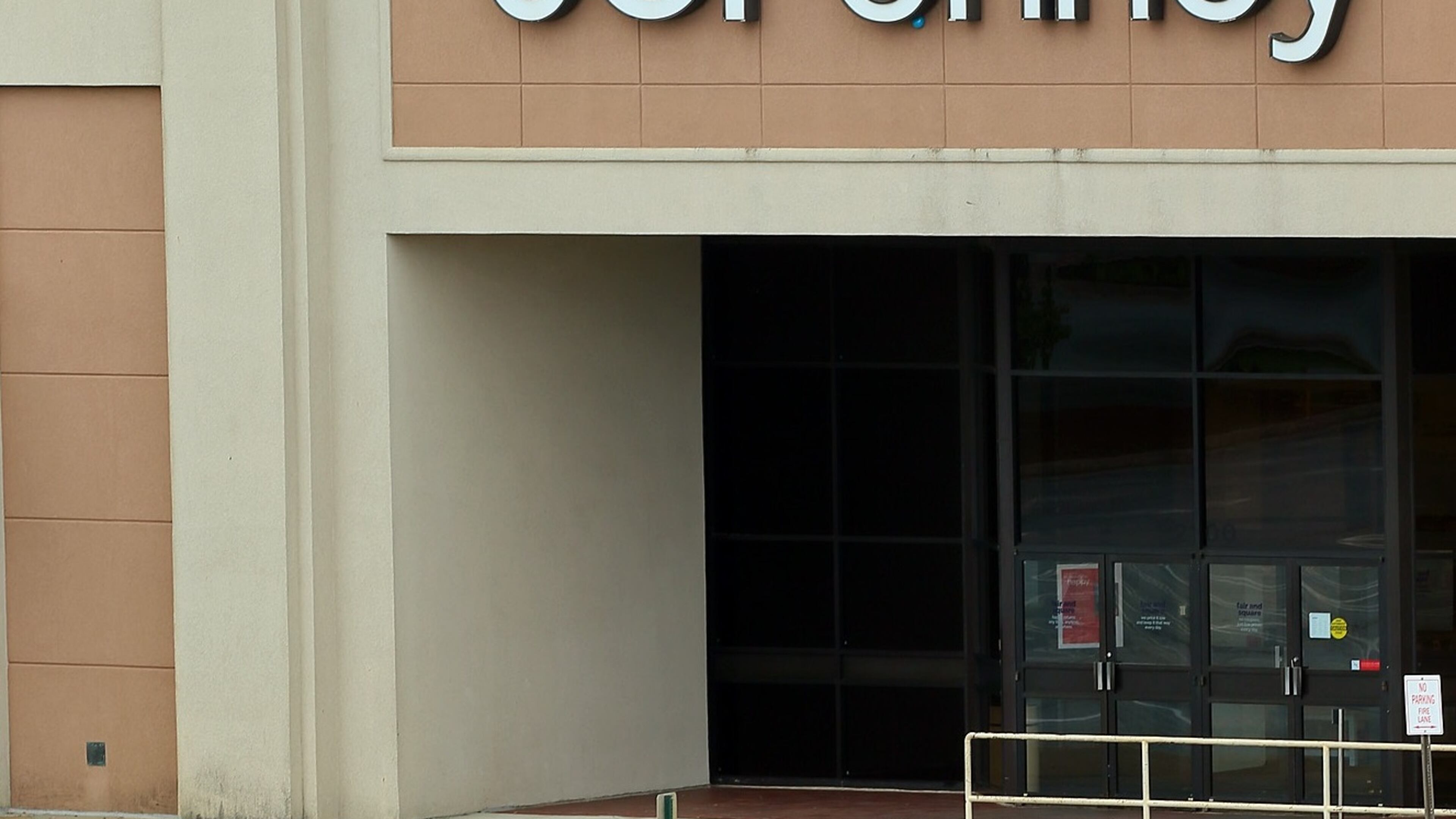 CURTIS COMPTON / CCOMPTON@AJC.COM