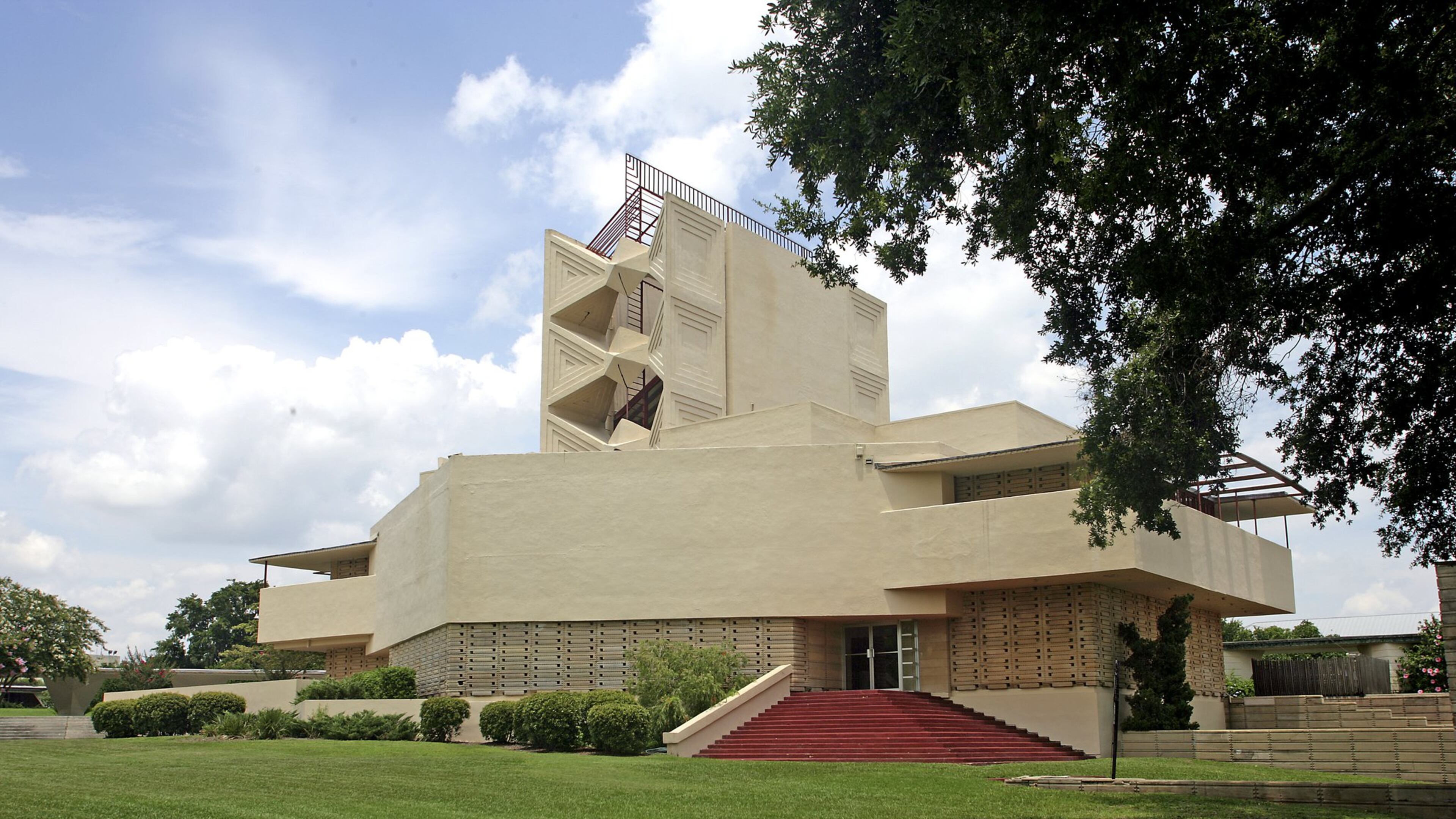 The Frank Lloyd Wright-designed Annie Pfeiffer Chapel is at Florida Southern College in Lakeland, Fla. (Visit Central Florida)