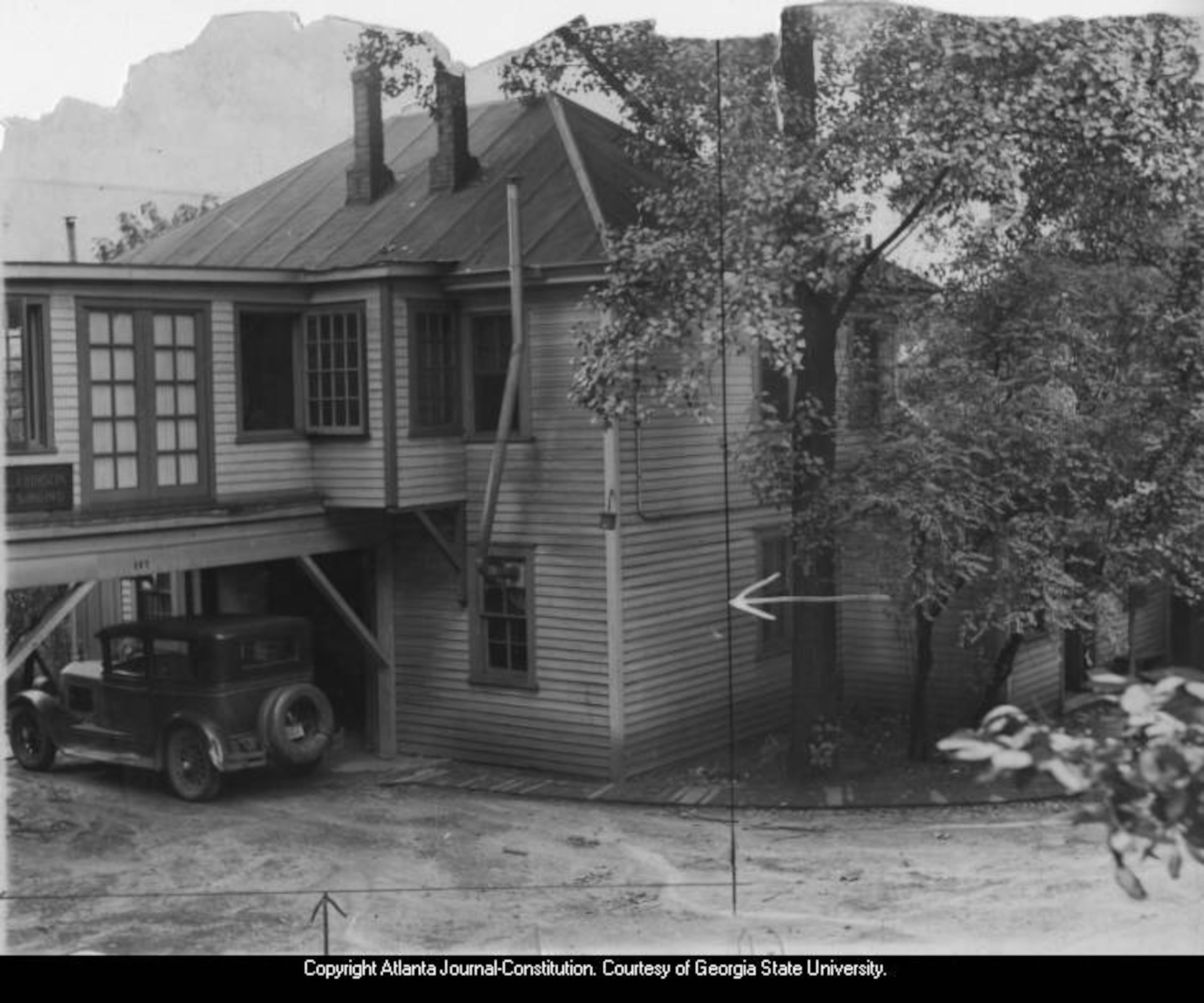 1932 -- Original caption: "Even the Great Depression didn't prevent Atlantans from indulging in an occasional drive-in movie. Most establishments of the era were home-designed. One of them, the White Barn Theater, was entered through the driveway of a home at Peachtree and 14th streets." AJC FILE