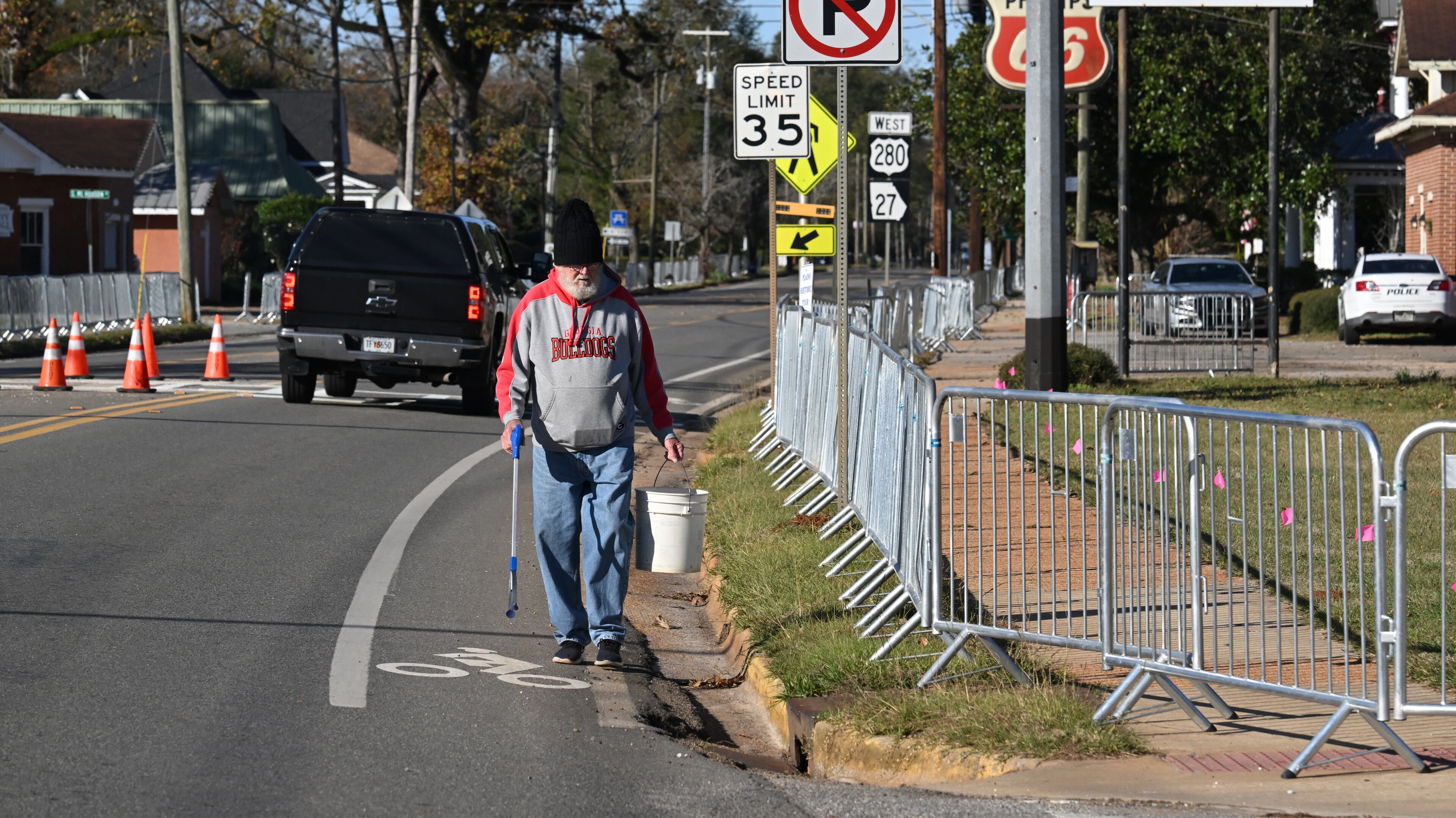 George McAfee of Plains picks up trashes around downtown Plains ahead of Wednesday’s first lady Rosalynn Carter funeral events, Tuesday, November 28, 2023, in Plains. (Hyosub Shin / Hyosub.Shin@ajc.com)