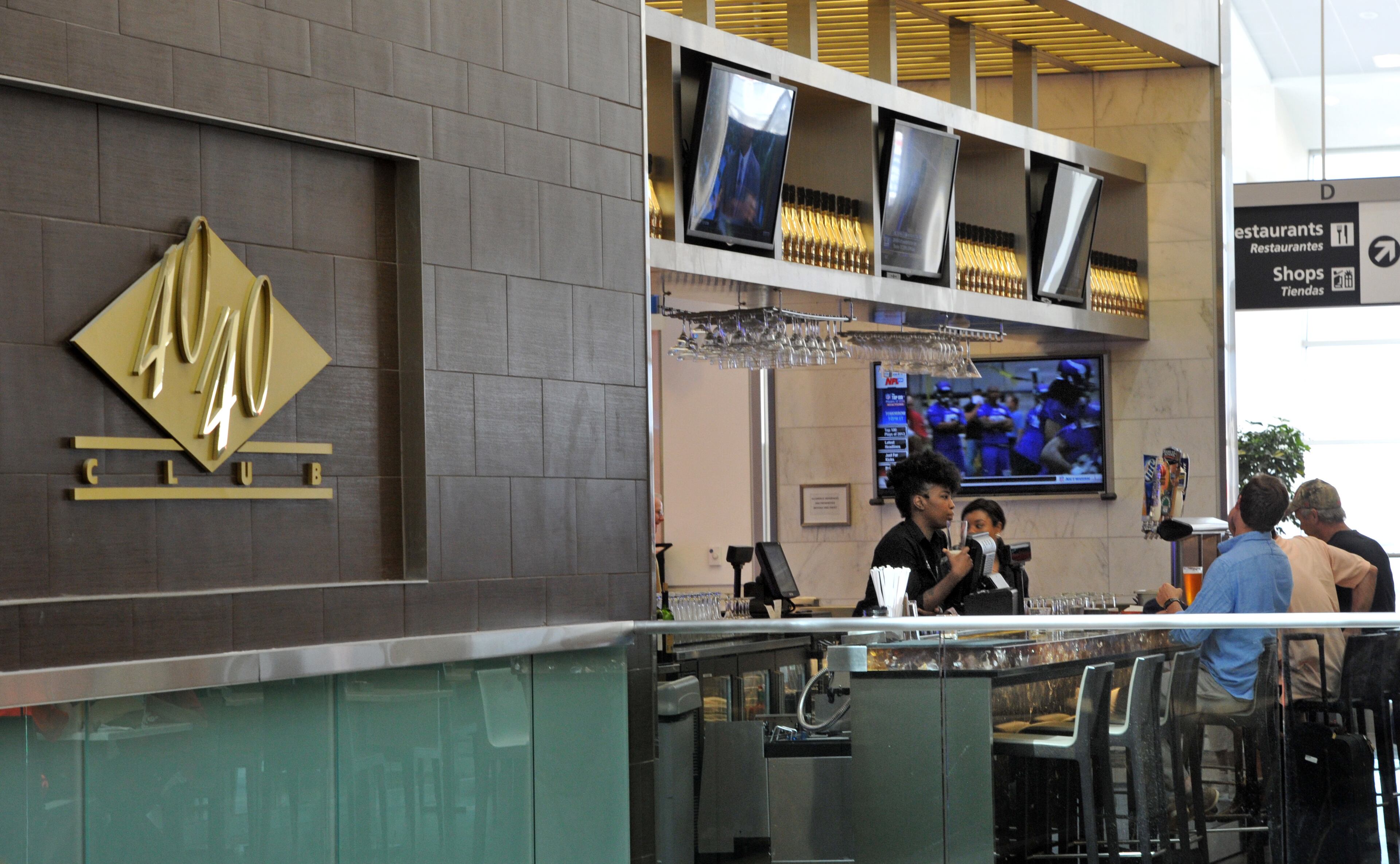 June 24, 2014 Atlanta - Airport travelers at one of newest additions, 40/40 Club , in Concourse D, Hartsfield-Jackson Atlanta International Airport on Tuesday, June 24, 2014. Hartsfield-Jackson and Delaware North celebrate the newest additions to Concourse D, including local favorites GrindHouse Killer Burgers and Yoforia, and national brands 40/40 Club and Food Network Kitchen. HYOSUB SHIN / HSHIN@AJC.COM