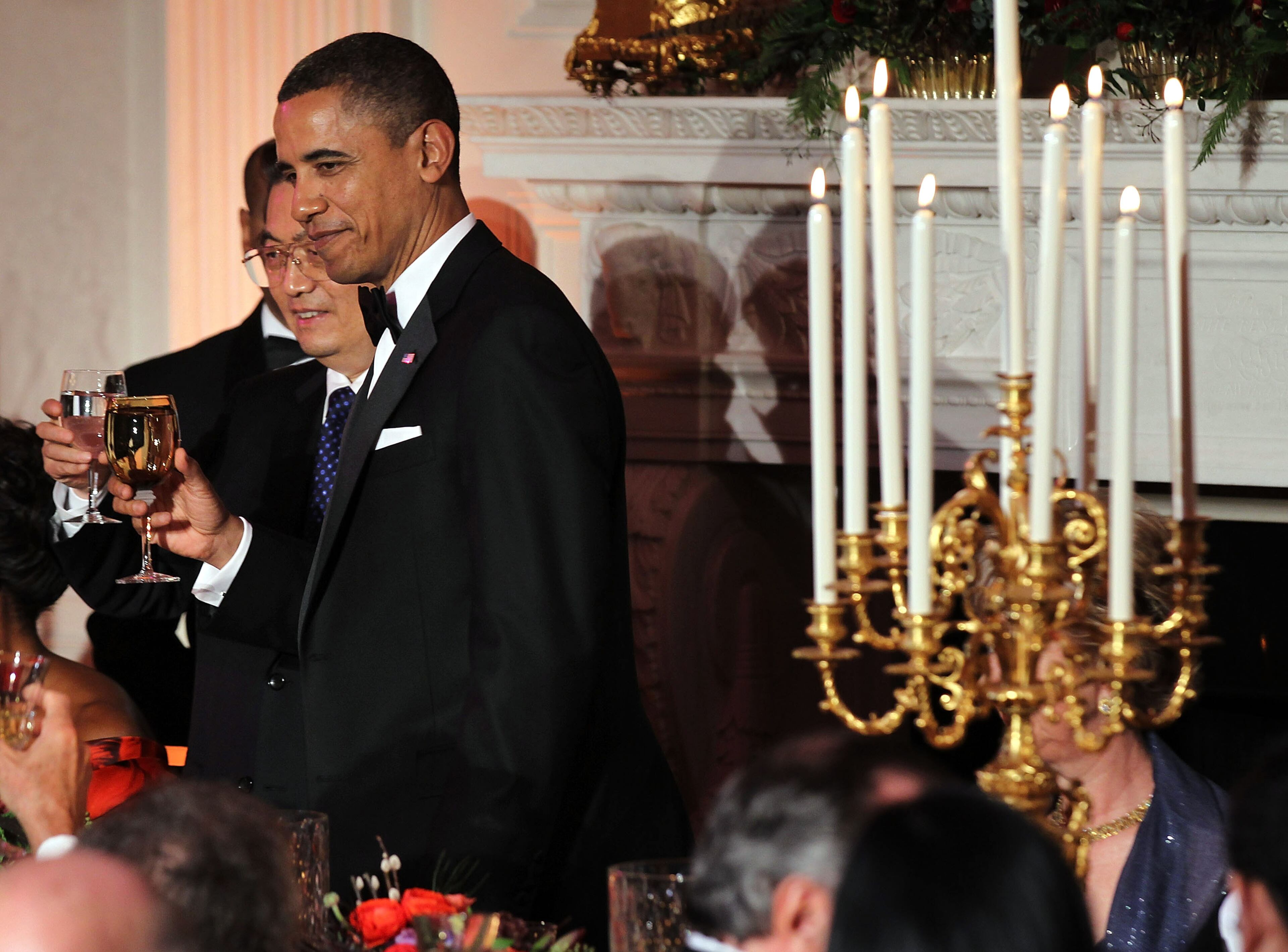 U.S. President Barack Obama (R) toasts with Chinese President Hu Jintao during a state dinner at the State Dining Room the White House January 19, 2011 in Washington, DC. Obama is hosting a state dinner for Hu's state visit to the United States this evening. (Photo by Alex Wong/Getty Images)