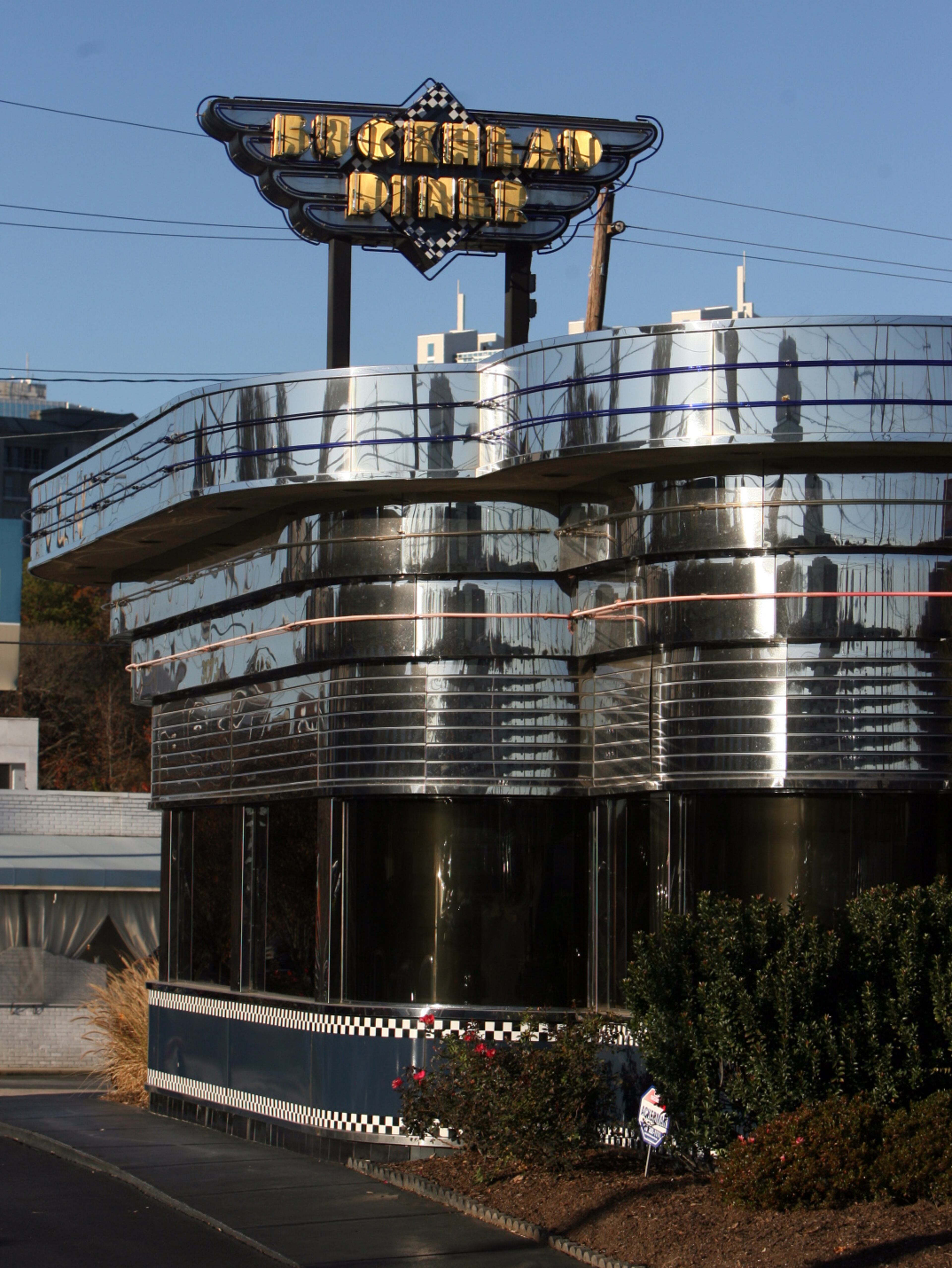 061124 - Atlanta, GA -- Buckhead Diner on Piedmont Road November 24, 2006. (Brant Sanderlin / AJC Staff)
