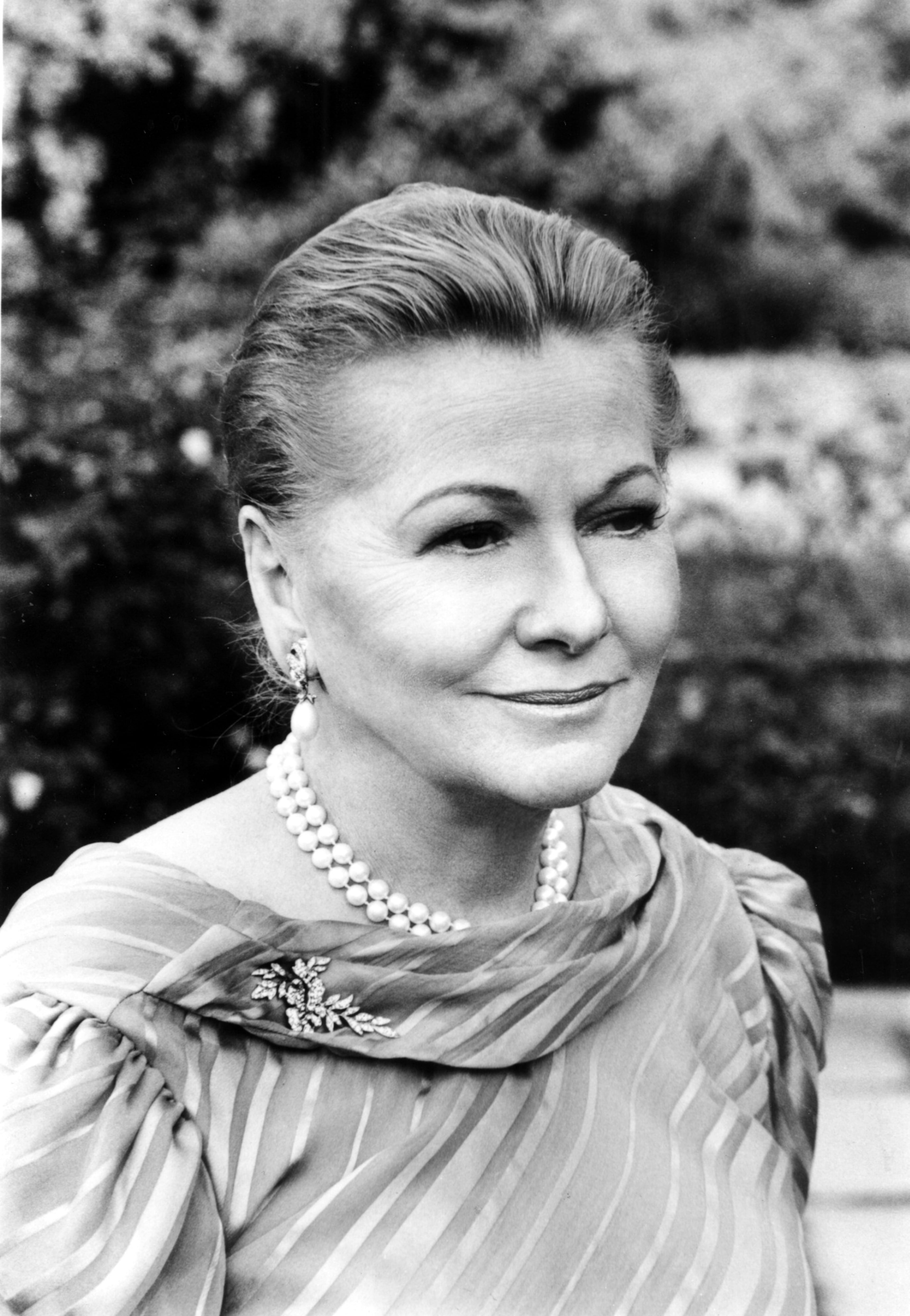 In this 1986 photo, Academy Award winner Joan Fontaine portrays a wealthy San Francisco matron who tries to help a steel magnate find his wayward wife in "Crossings.' On Sunday, Dec. 15, 2013, longtime friend Noel Beutel announced that she died in her sleep in her Carmel, Calif., home.