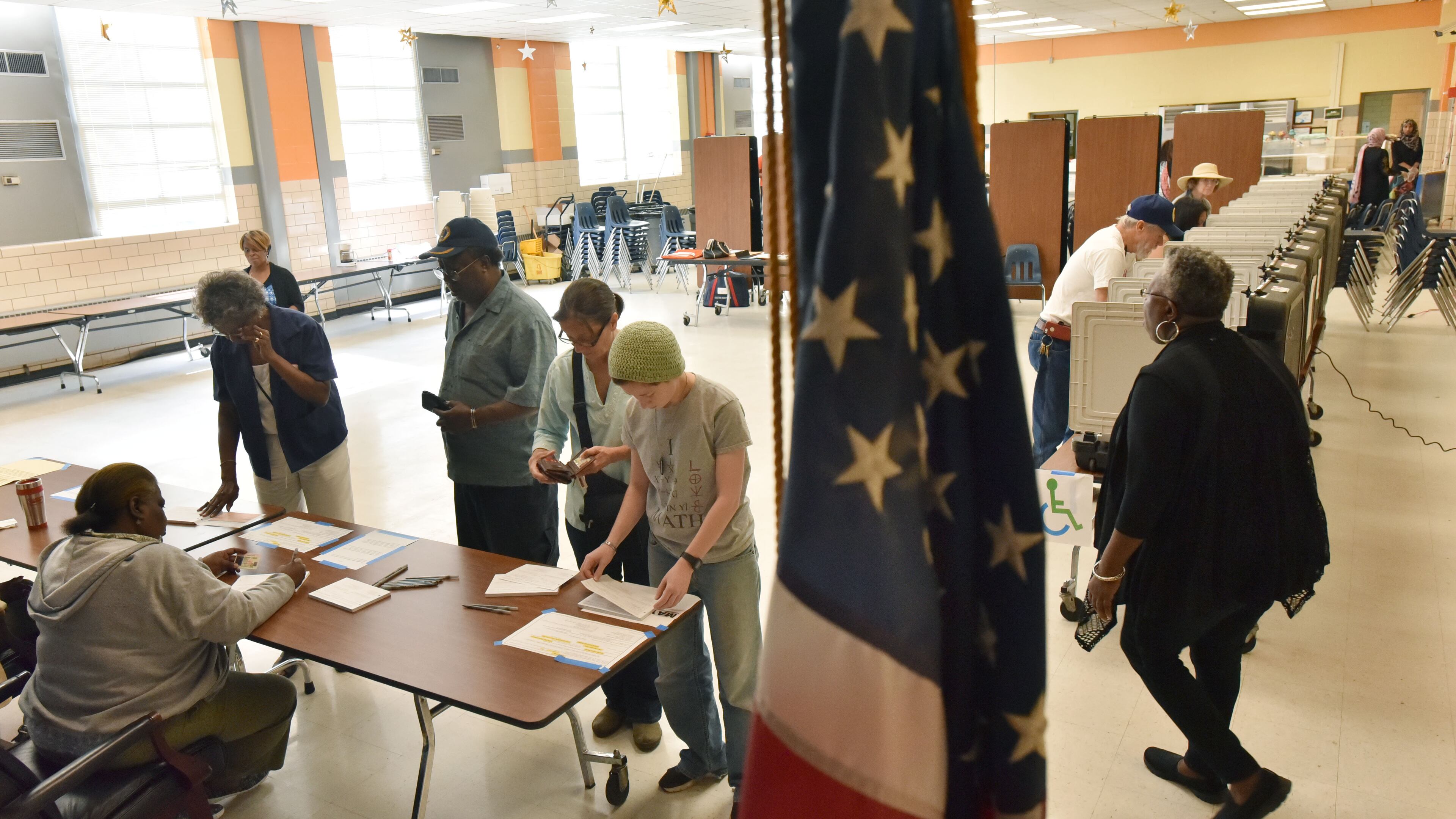 DeKalb County voters go to the polls in Scottdale, May 24. (AJC Photo / Hyosub Shin)