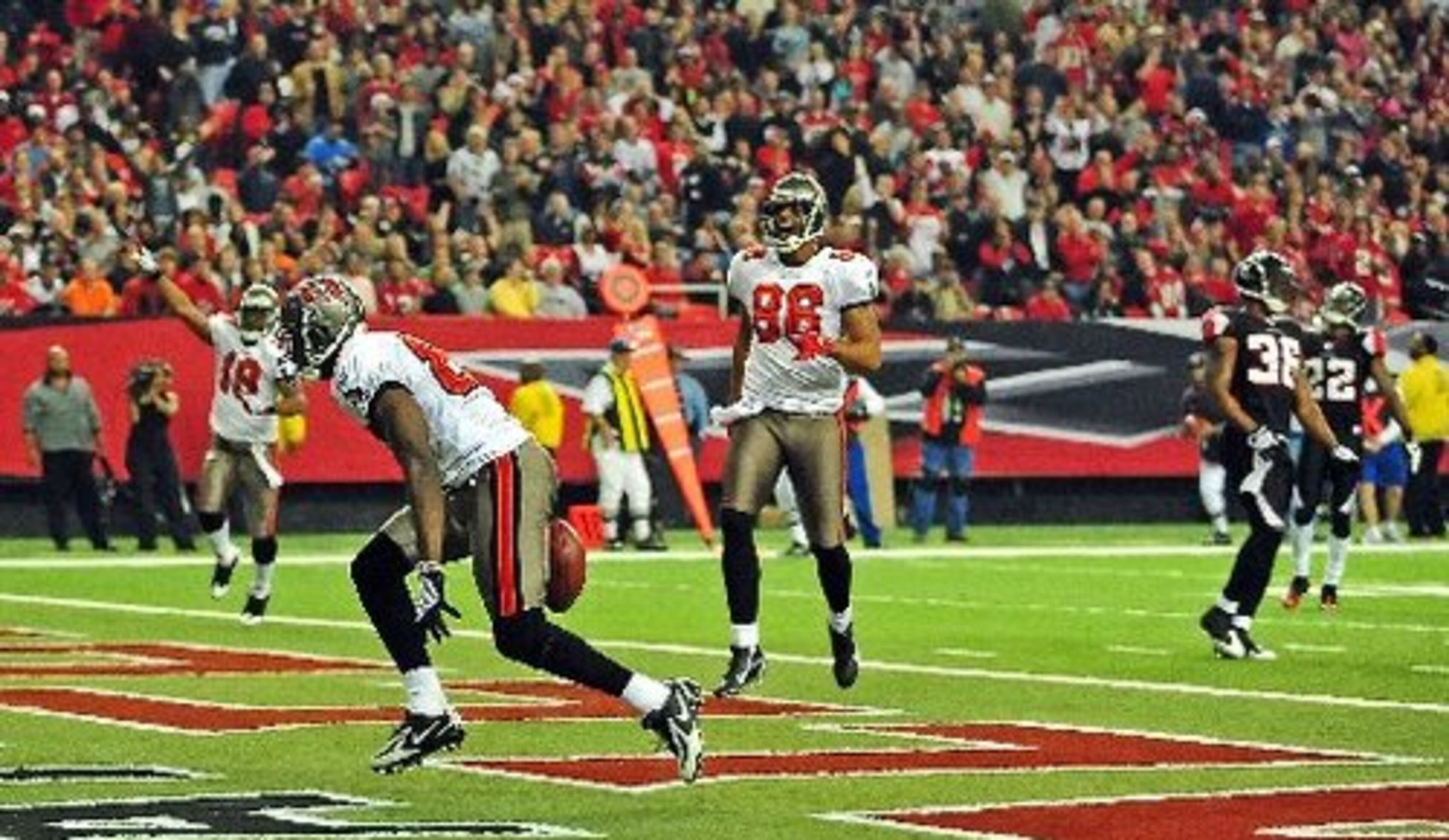 Tampa Bay receiver Antonio Bryant scores a touchdown in the final seconds of the second quarter. Despite dominating the opening half, Atlanta led only 10-7 at intermission.
