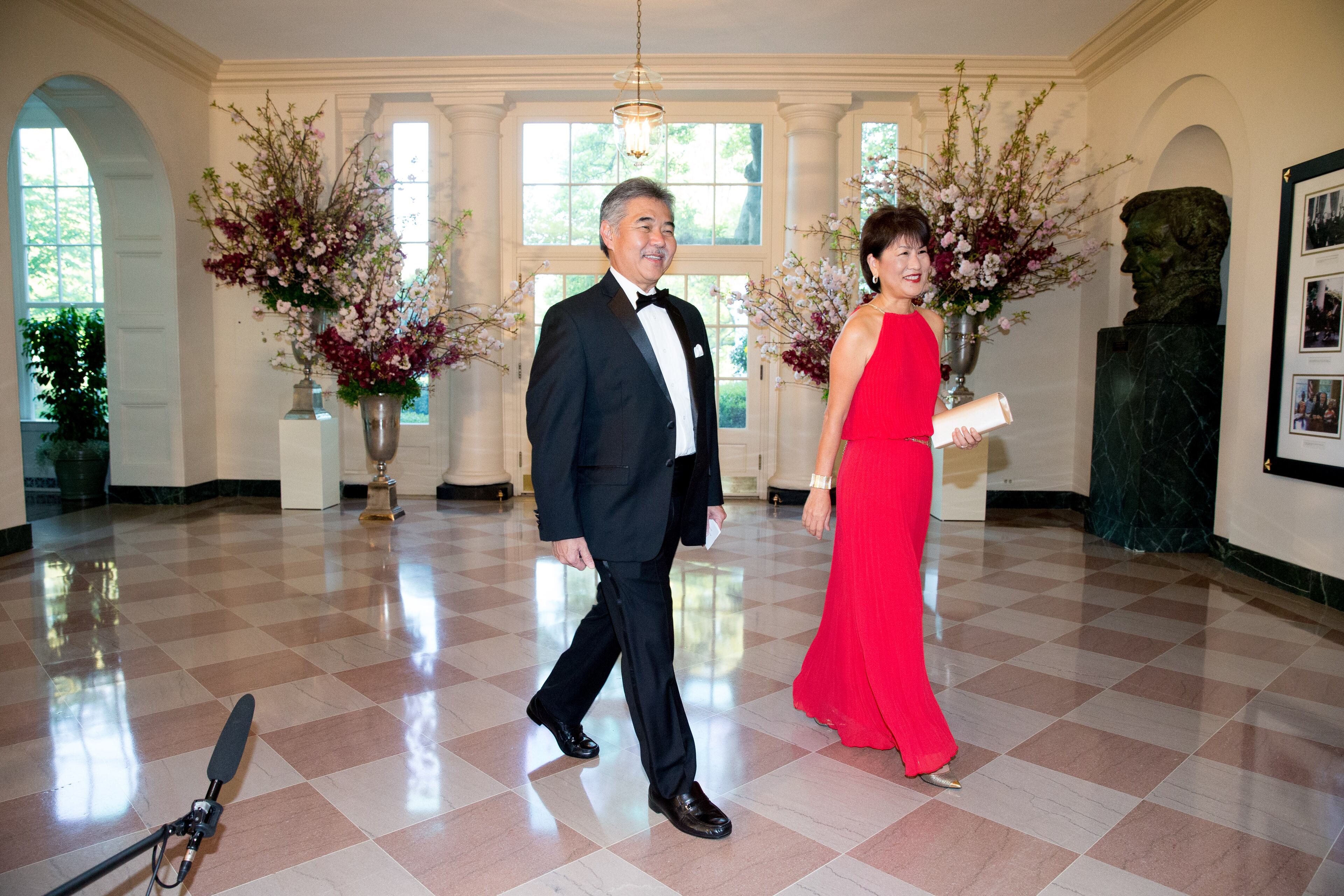 Hawaii Governor David Ige and First Lady of Hawaii Dawn Ige arrive for a state dinner for Japanese Prime Minister Shinzo Abe, Tuesday, April 28, 2015, at the White House in Washington. (AP Photo/Andrew Harnik)