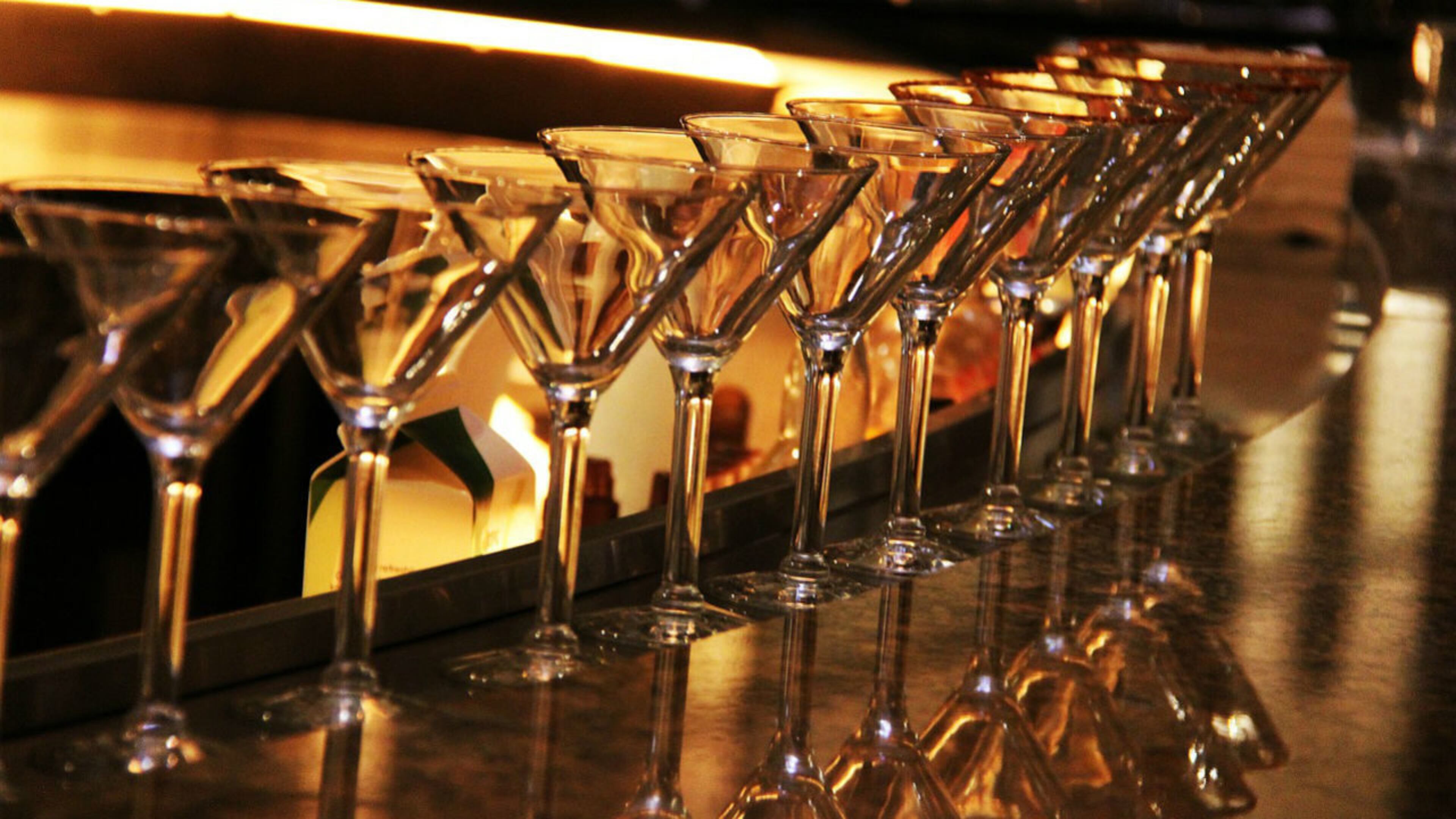 FILE PHOTO: Drinkers can raise a glass in honor of a St. Louis bar Open Concept that charges customers by the hour and not the drink.