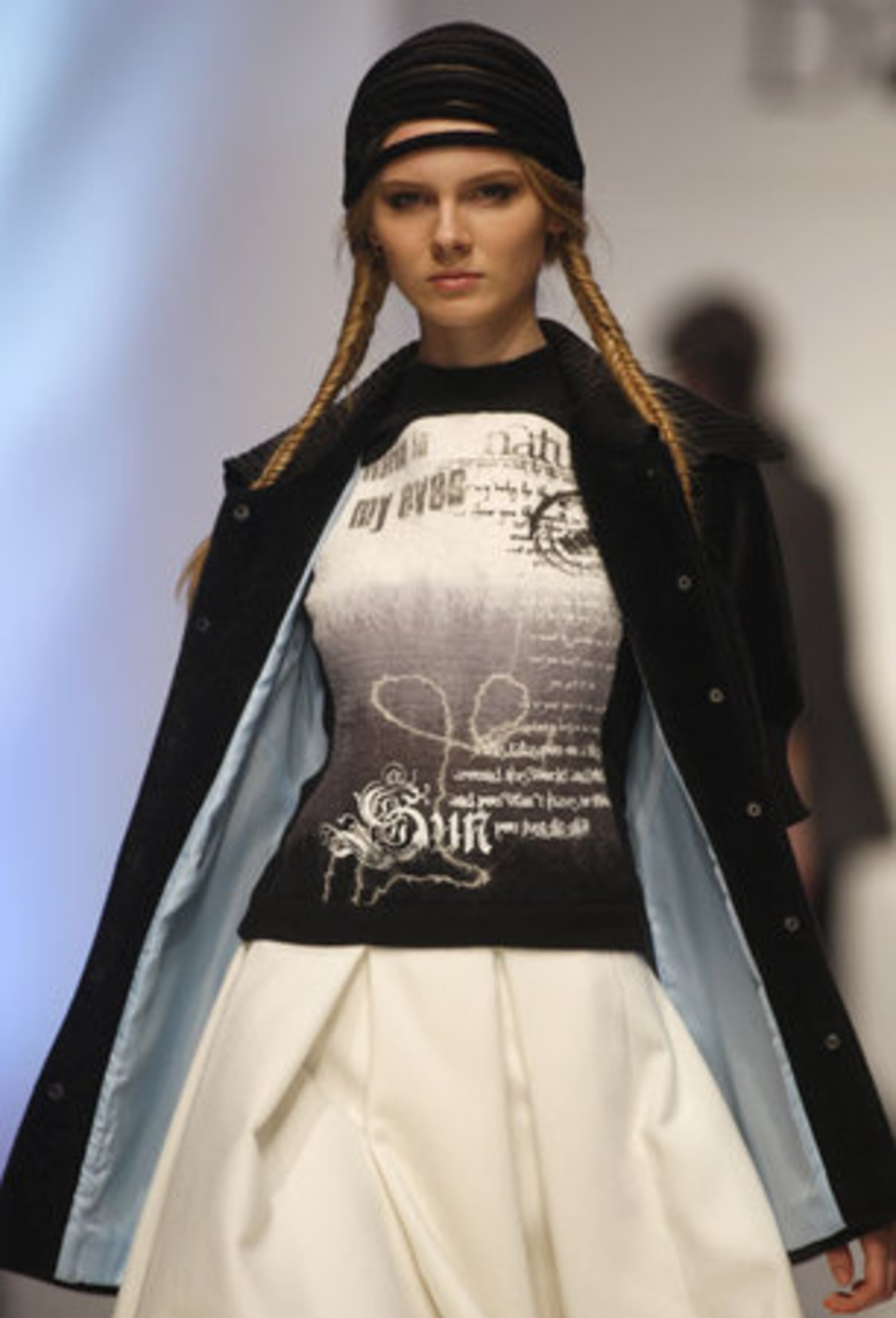 The Marina Davidova show was filled with black, white and gray.