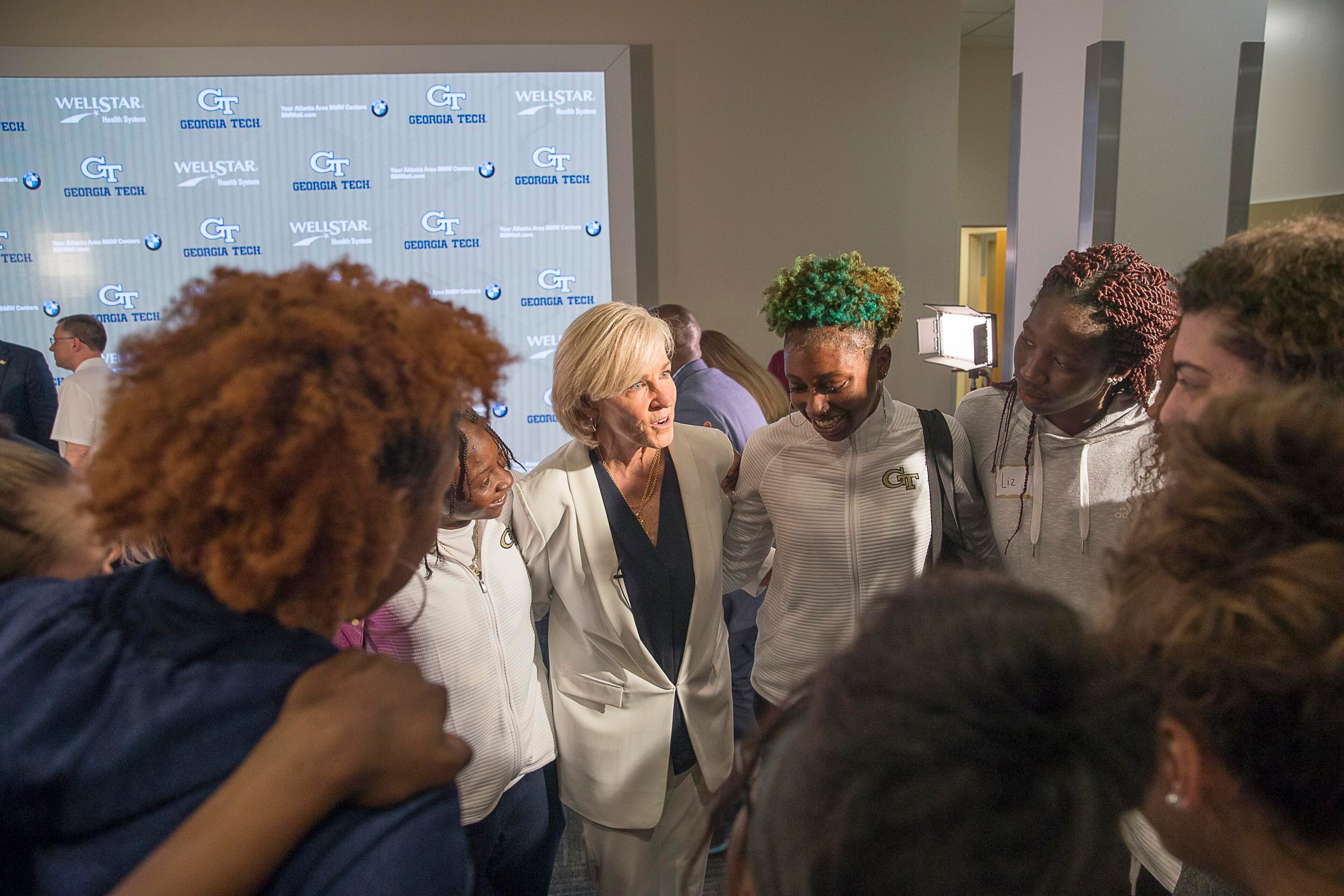 Nell Fortner (center) speaks with members of the team. (ALYSSA POINTER/ALYSSA.POINTER@AJC.COM)