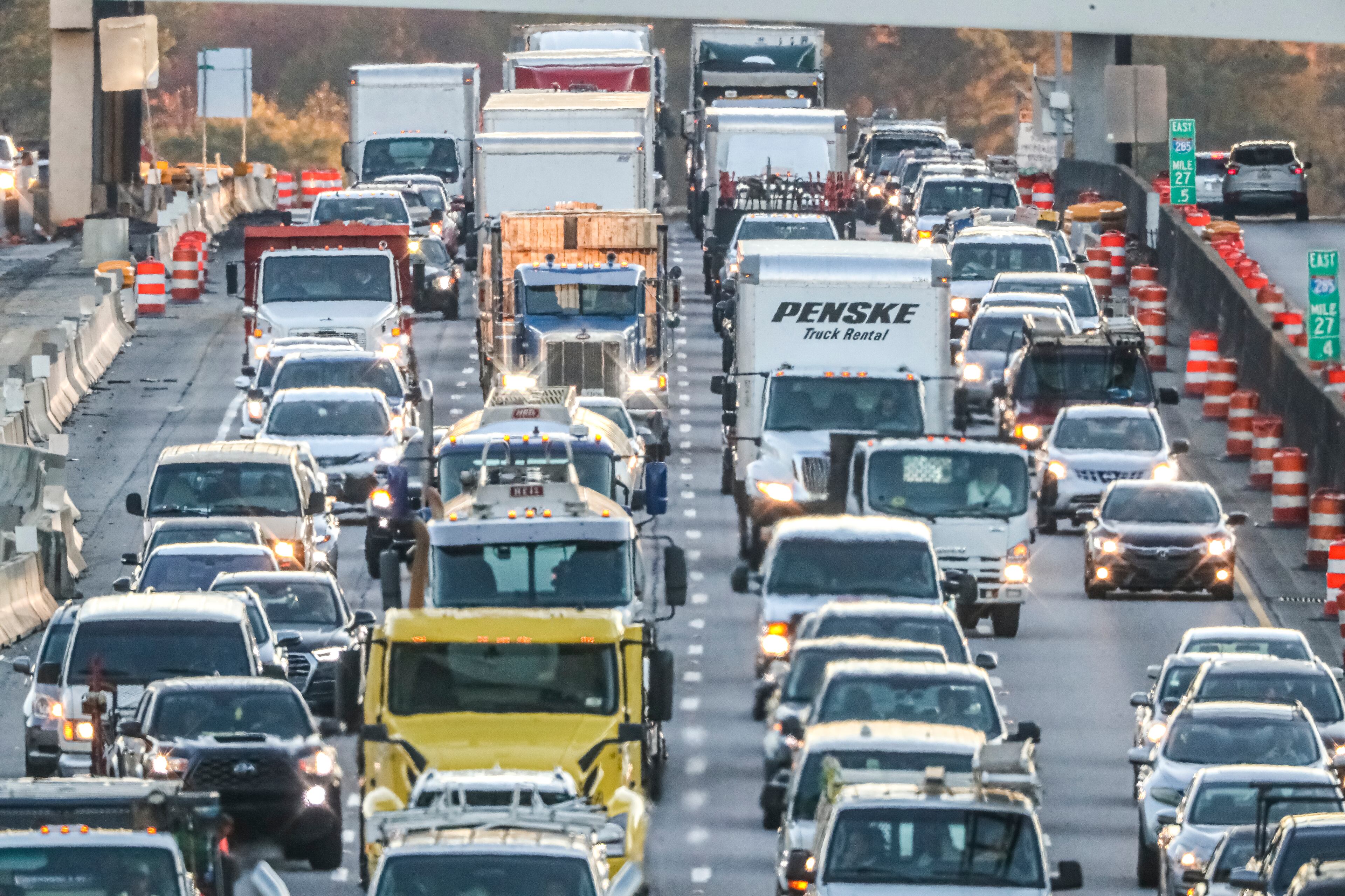 Westbound I-285 traffic on Thursday, Oct. 27, 2022. (John Spink/AJC file)