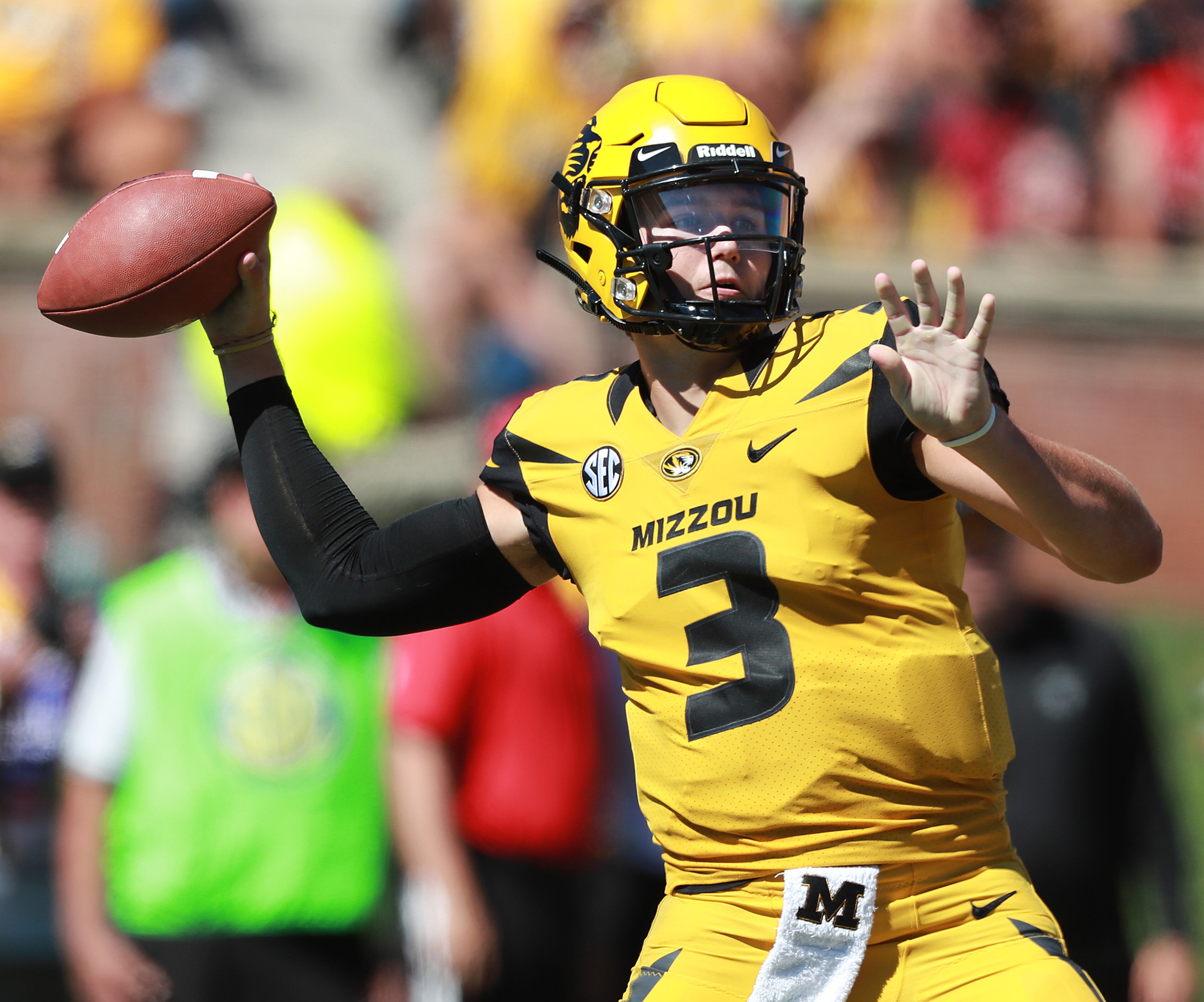 September 22, 2018 Columbia: Mizzou quarterback Drew Lock passes against Georgia in a NCAA college football game on Saturday, Sept 22, 2018, in Columbia. Curtis Compton/ccompton@ajc.com