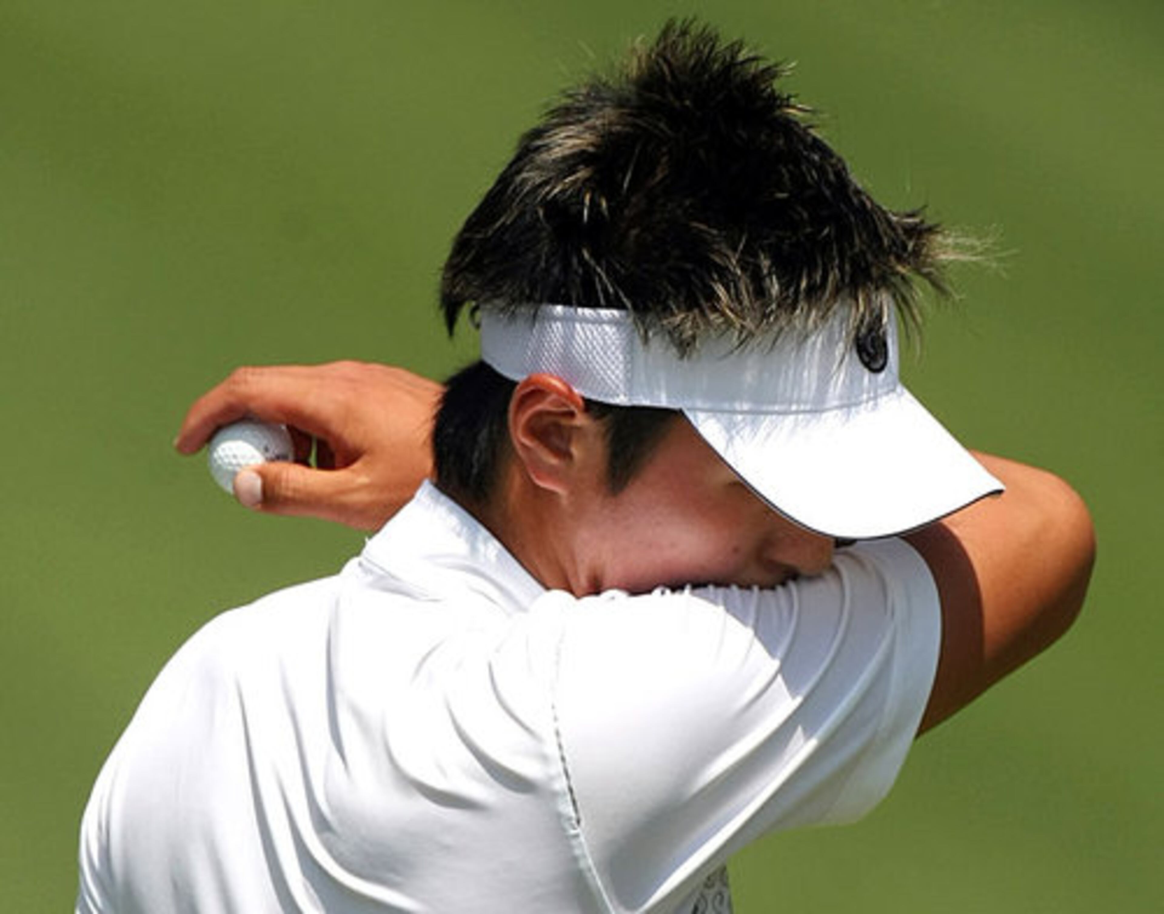 Danny Lee of New Zeland had a tough time on the 10th green. The amateur needed six putts to find the cup and ended up dropping from even par to five par. reacts to 6-putting the 10th hole