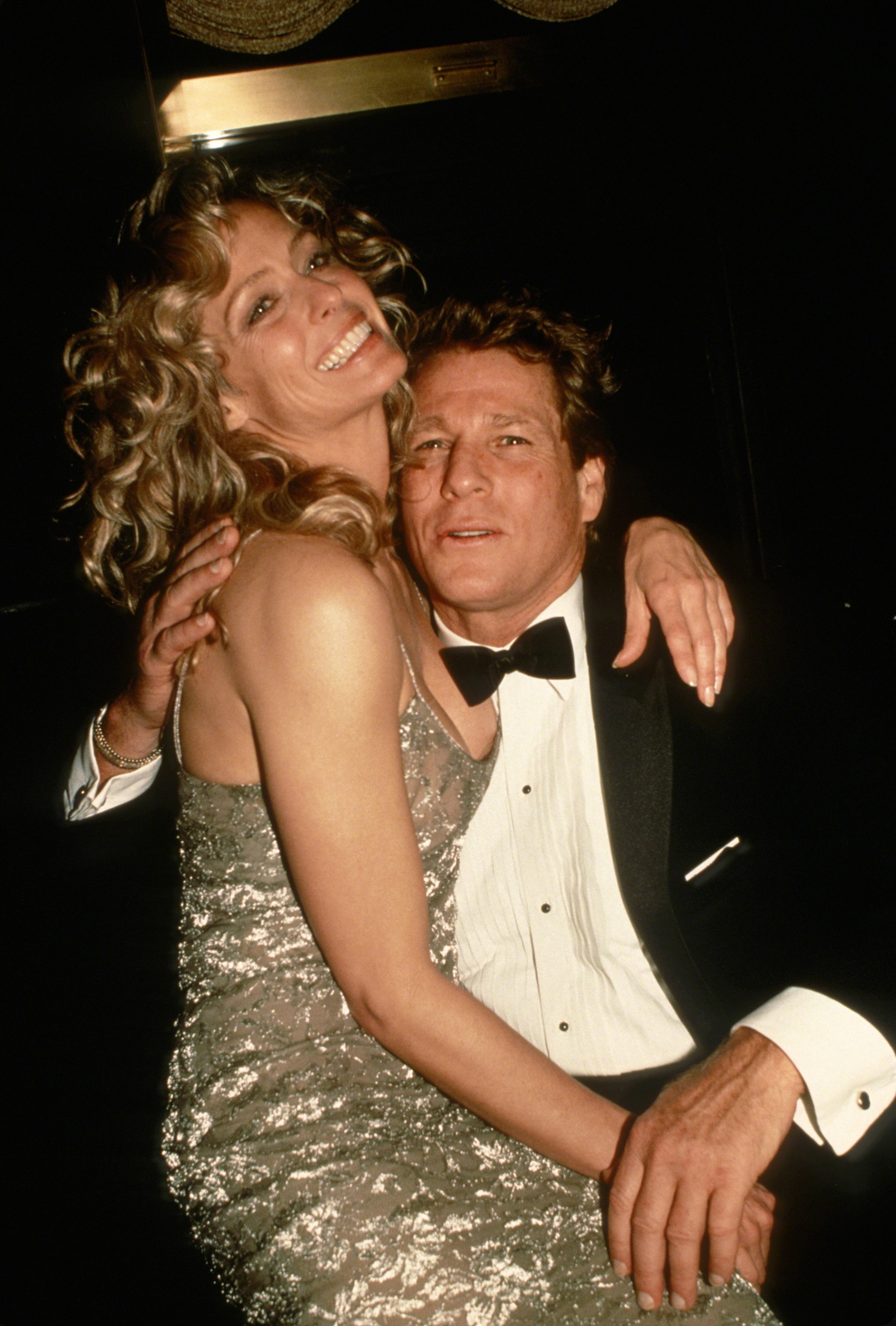 NEW YORK, NY - CIRCA 1989: Farrah Fawcett and Ryan O'Neal attend the New York Premiere of "Chances Are" circa 1989 in New York City. (Photo by REP/IMAGES/Getty Images)