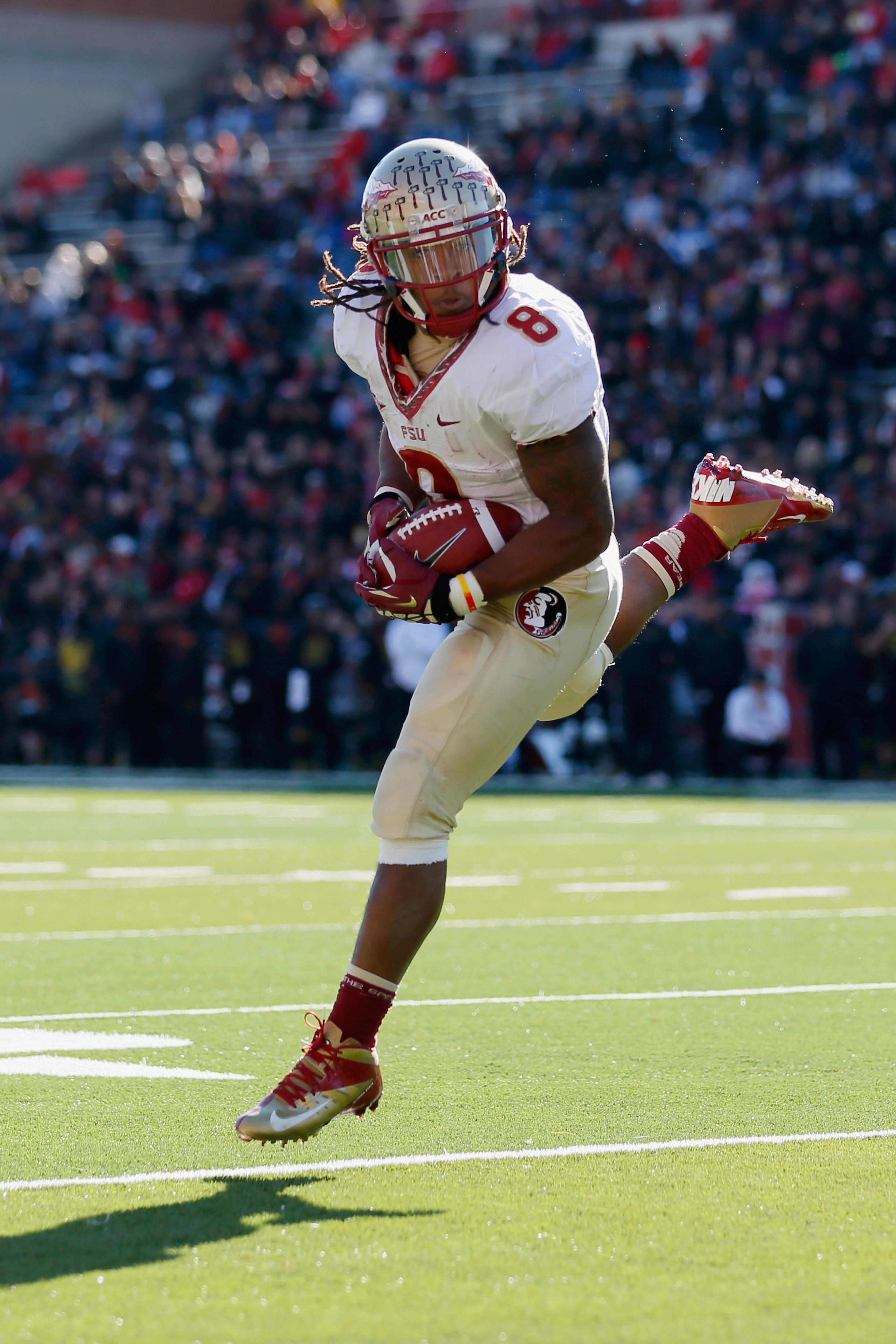 COLLEGE PARK, MD - NOVEMBER 17: Running back Devonta Freeman #8 of the Florida State Seminoles catches a first half pass against the Maryland Terrapins at Byrd Stadium on November 17, 2012 in College Park, Maryland. (Photo by Rob Carr/Getty Images)