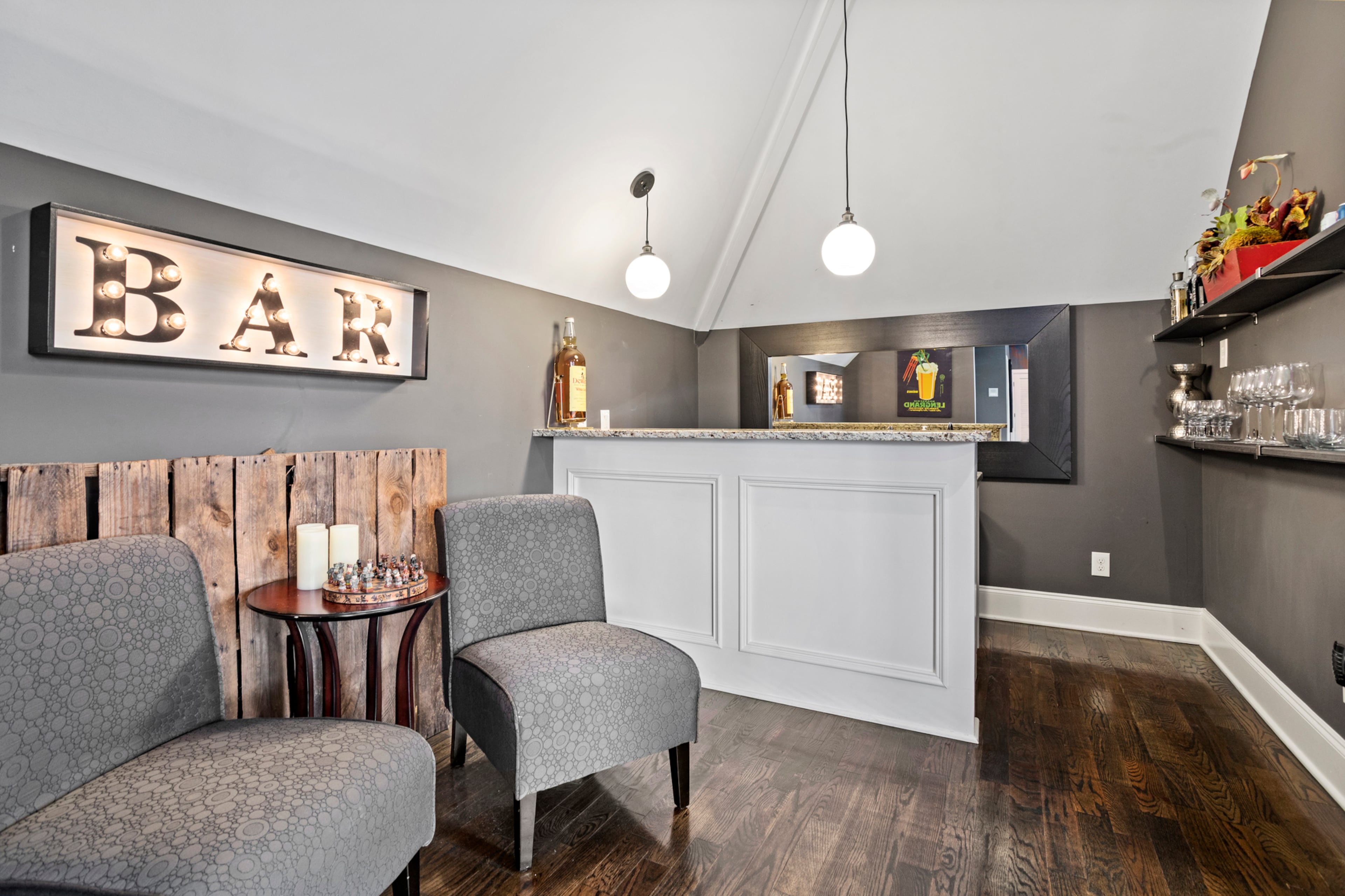 Drinks anyone? Fabulous beverage bar. Text by Justin Longenbach