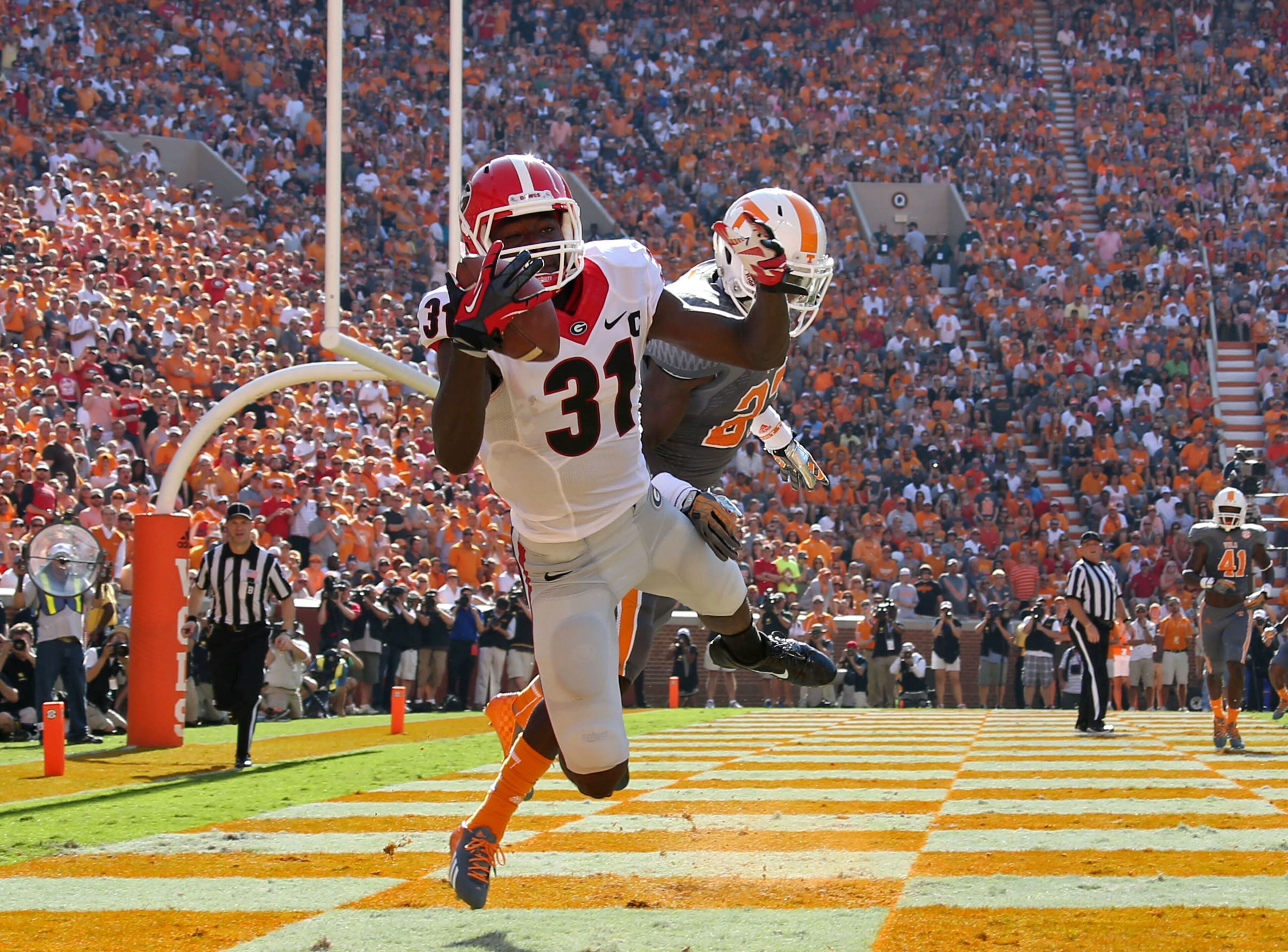 Georgia Bulldogs wide receiver Chris Conley (31) makes a one handed 1-yard touchdown pass in front of Tennessee Volunteers defensive back Justin Coleman (27) in the first half of their game at Neyland Stadium Saturday afternoon in Knoxville, Tn., October 5, 2013.