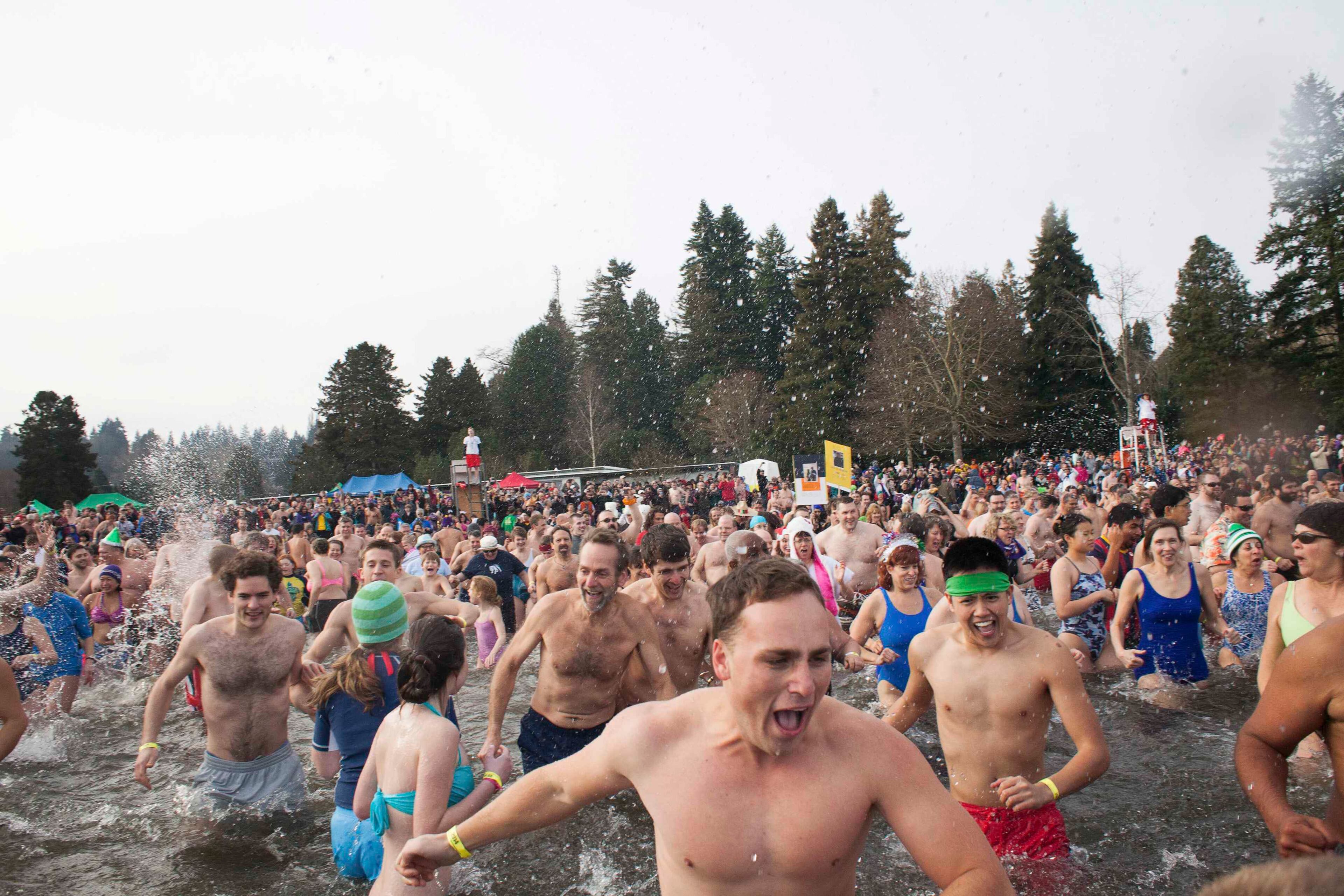 Participants run into Lake Washington during the 12th annual Polar Bear Plunge in Seattle, Washington January 1, 2014. Hundreds participated in the chilly New Year's Day tradition, organized by Seattle Parks and Recreation and held at Matthews Beach. REUTERS/David Ryder