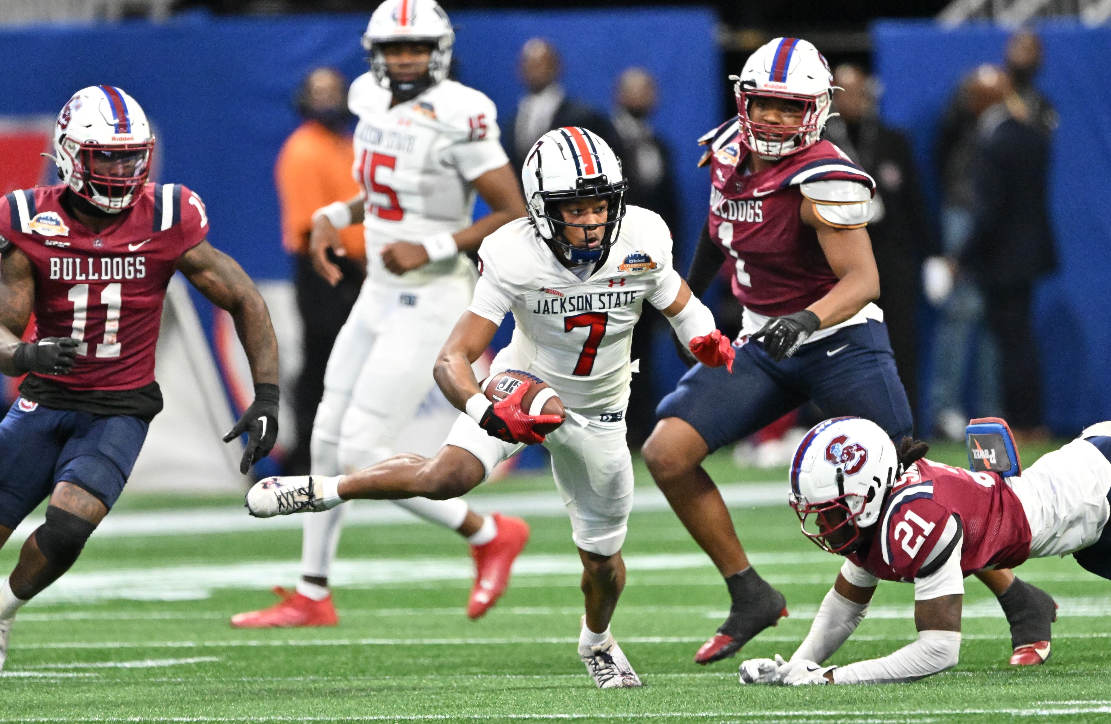 Jackson State wide receiver Jameel Gardner Jr. (7) runs the ball during the first half in 2024 Cricket Celebration Bowl at Mercedes-Benz Stadium, Saturday, December 14, 2024, in Atlanta. (Hyosub Shin / AJC)